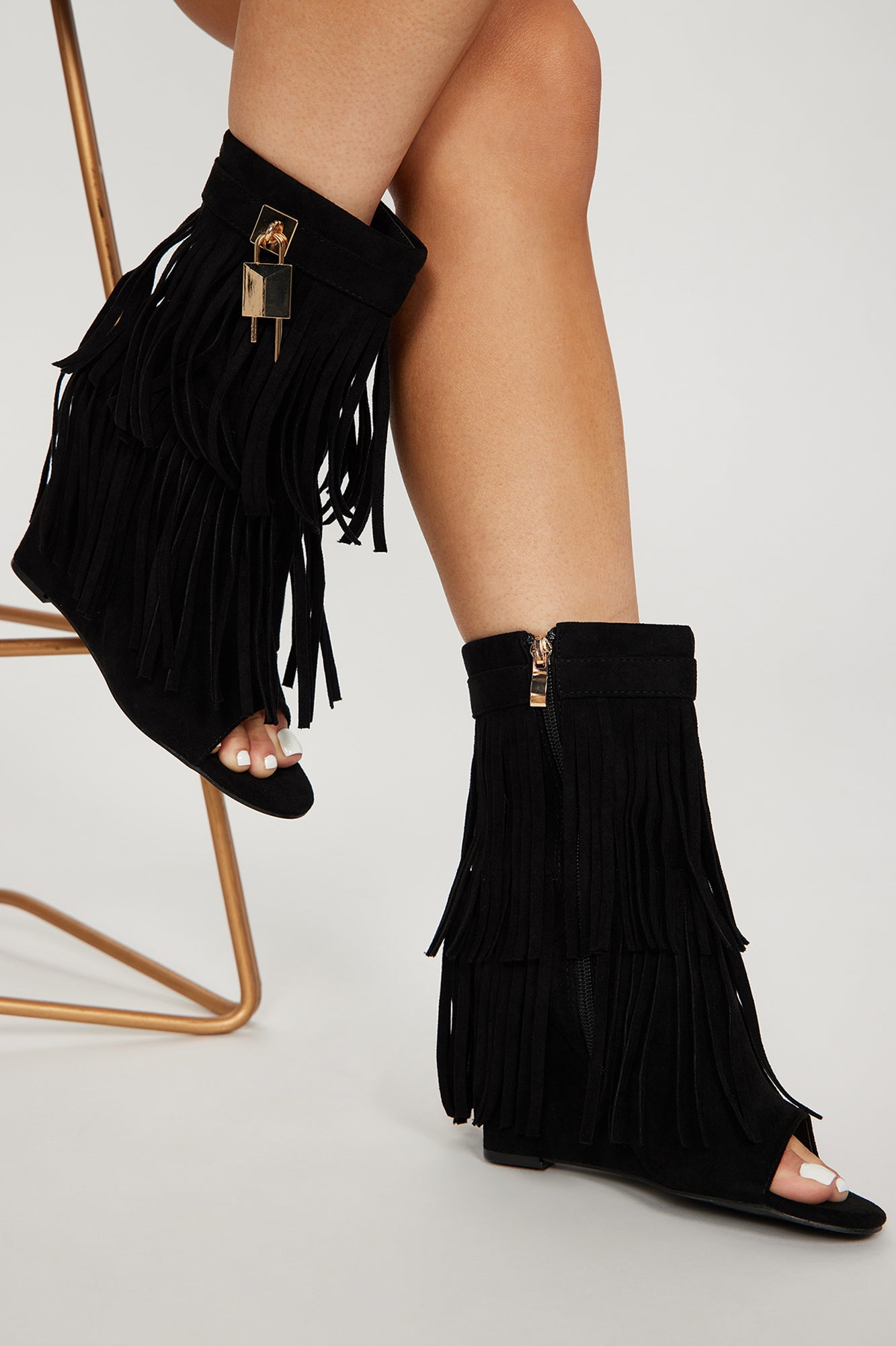 New Girl On Da Block Flat Sandals - Black
