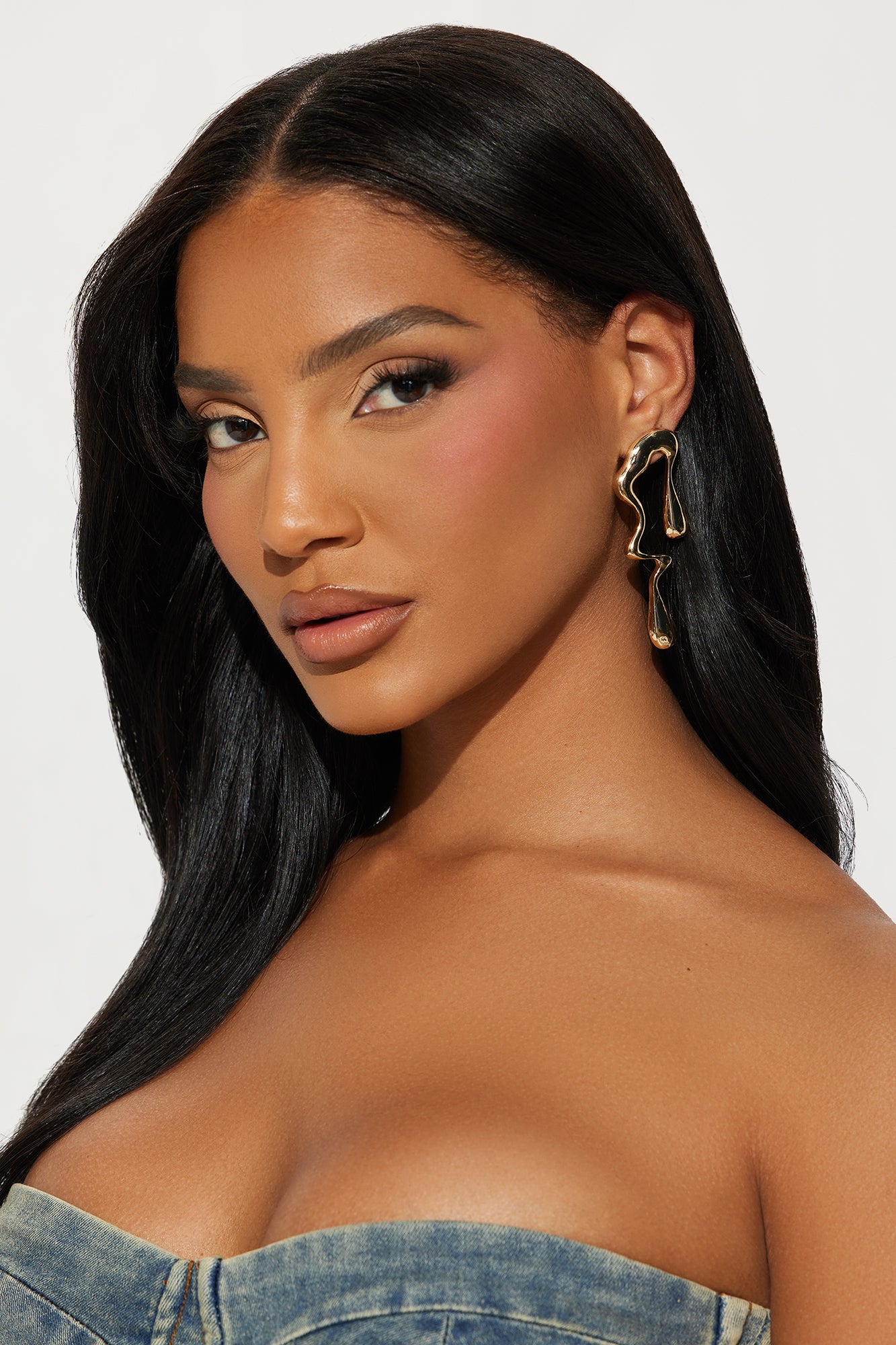 That's So Vibey Earrings - Gold