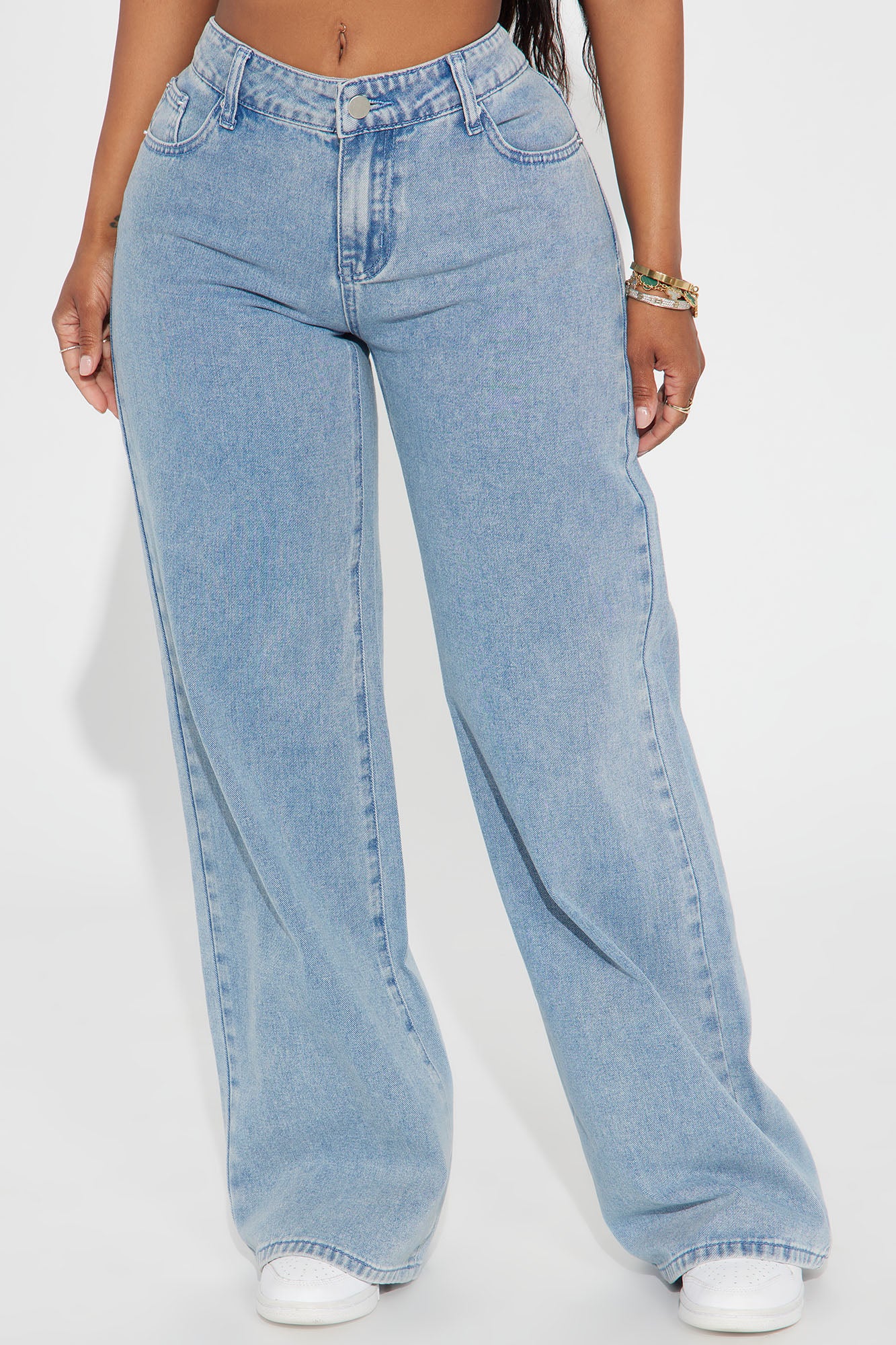Taking A Bow Embroidered Baggy Jeans - Light Wash