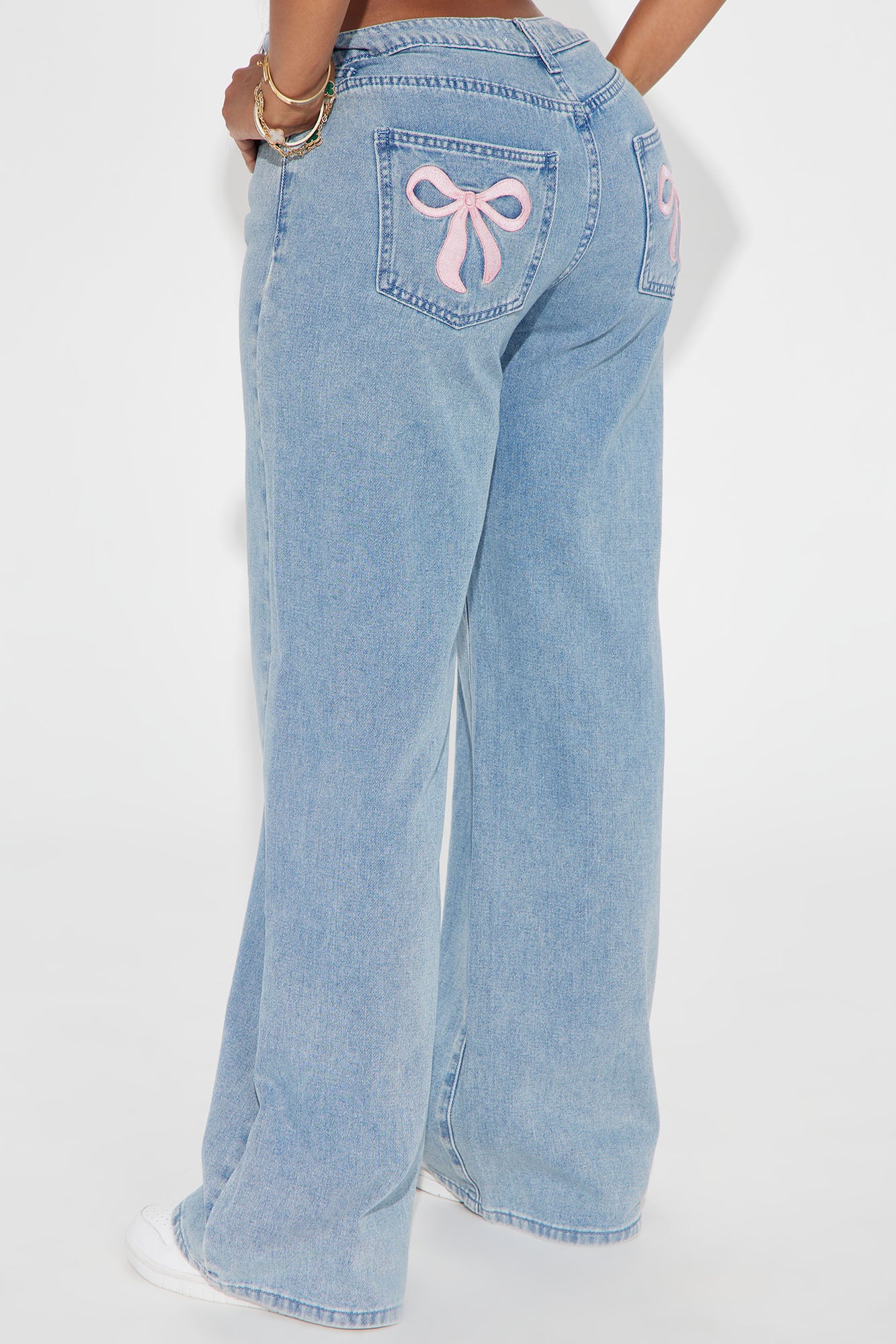 Taking A Bow Embroidered Baggy Jeans - Light Wash
