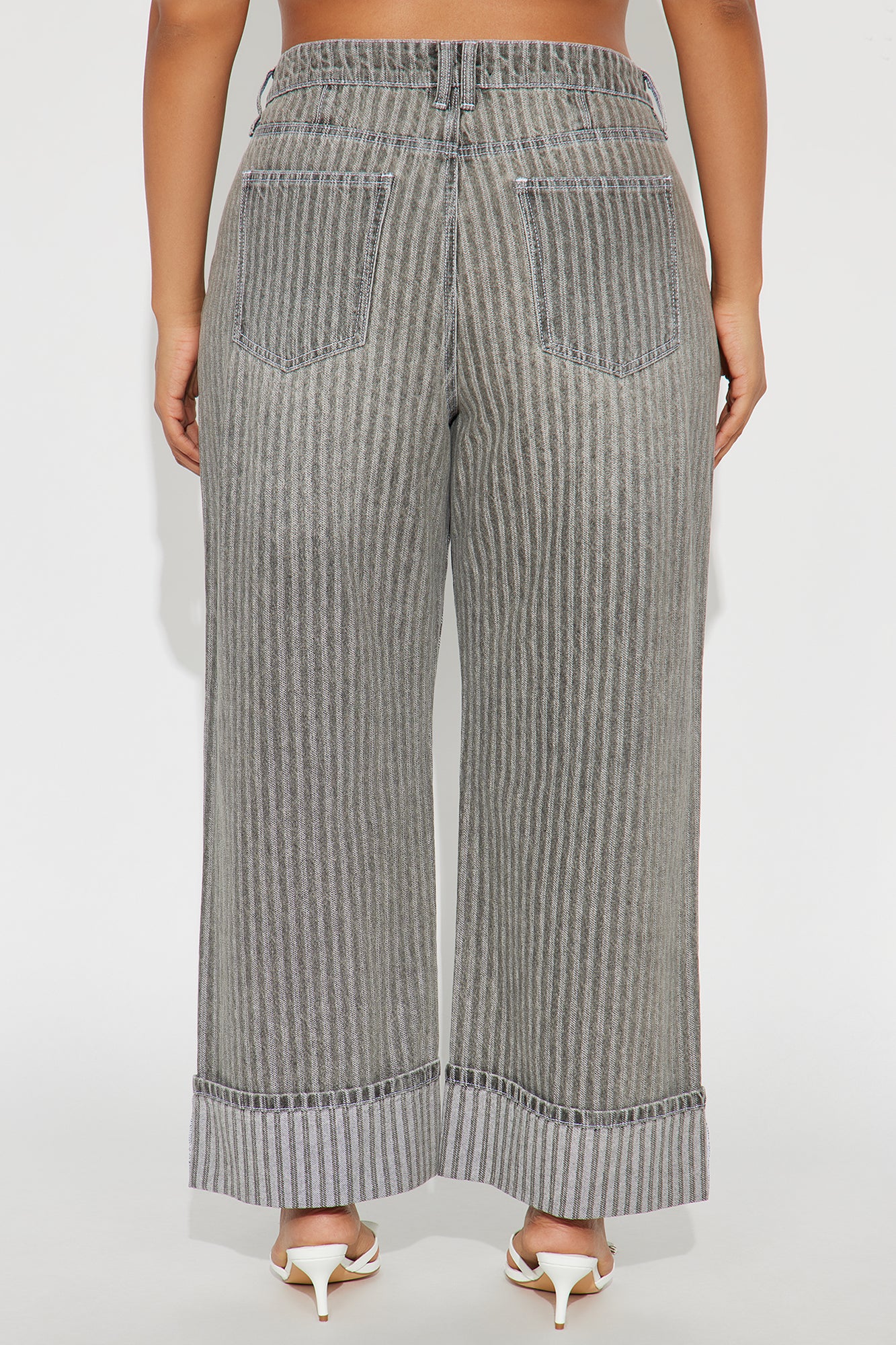 Catch Up Cuffed Wide Leg Jeans - Grey