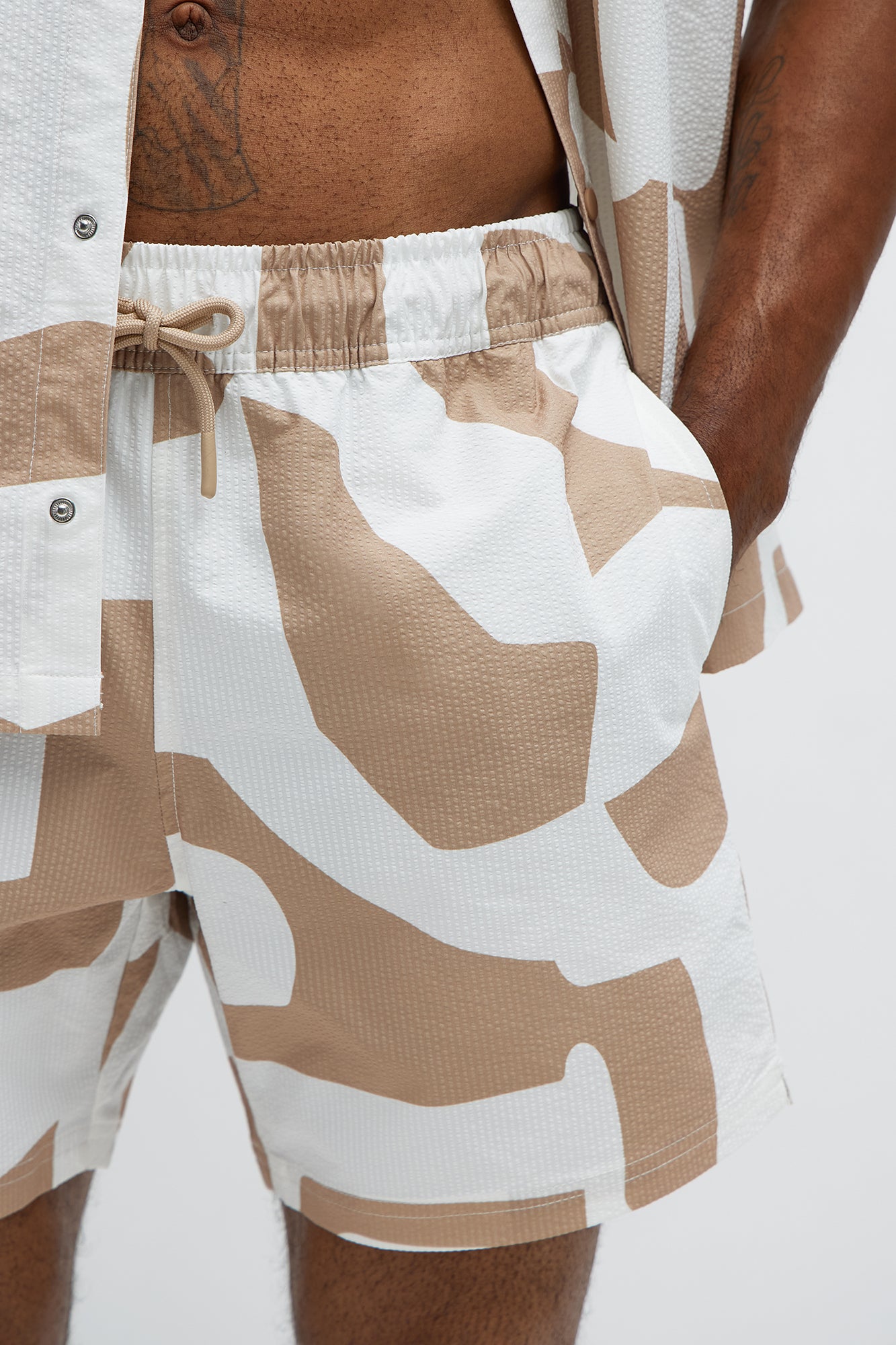 Seersucker Abstract Geo Printed Swim Trunk 6″ - Tan/Multi