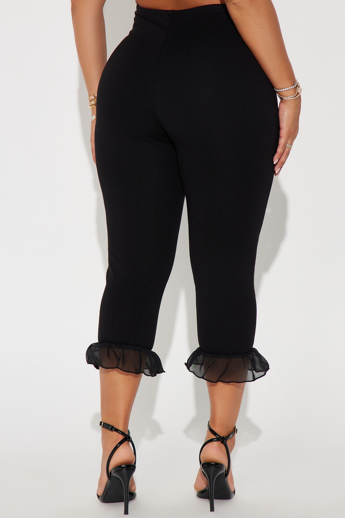 Charlotte Ruffle Capri Legging - Black