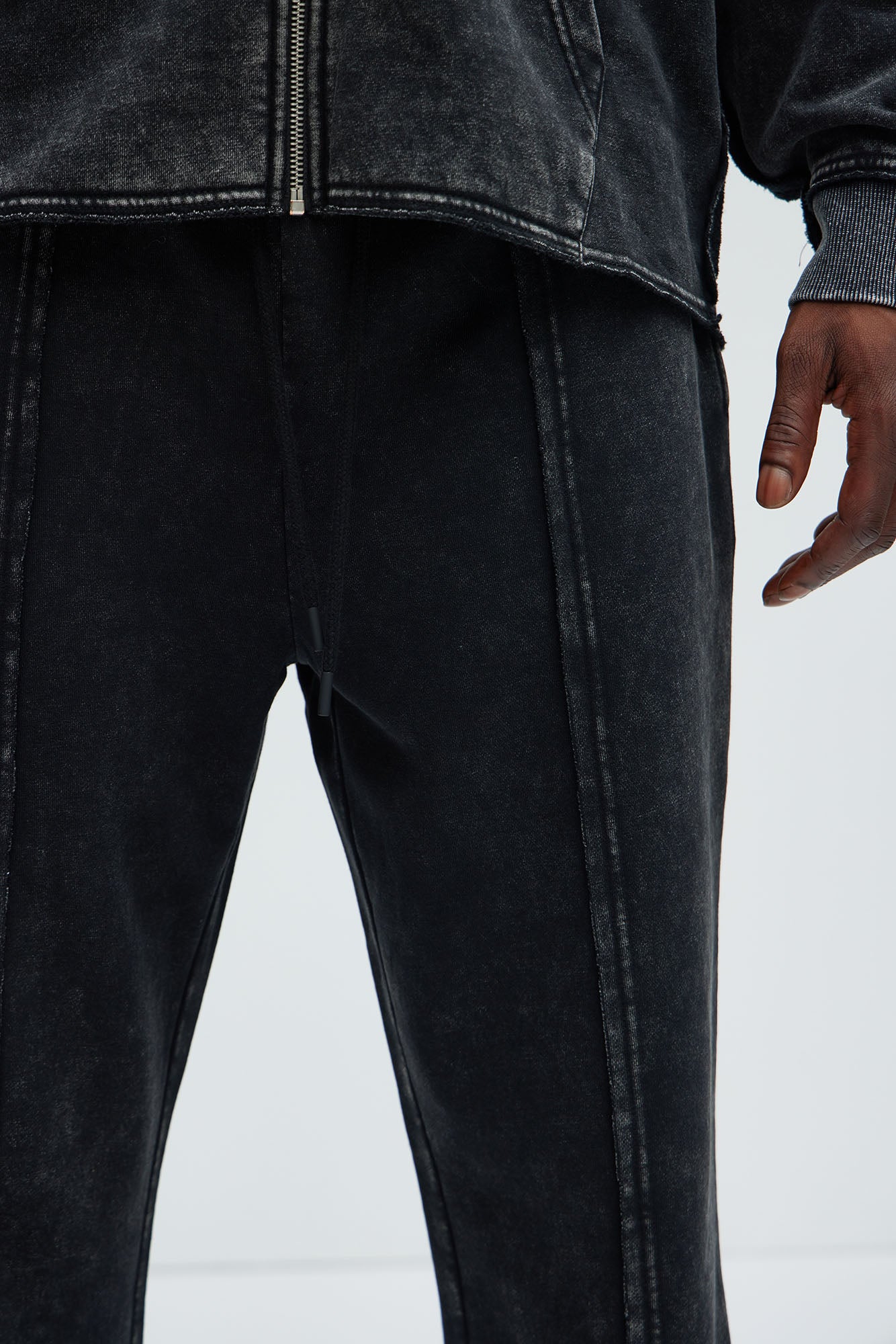 Tayson Frayed Seams Sweatpants - Black