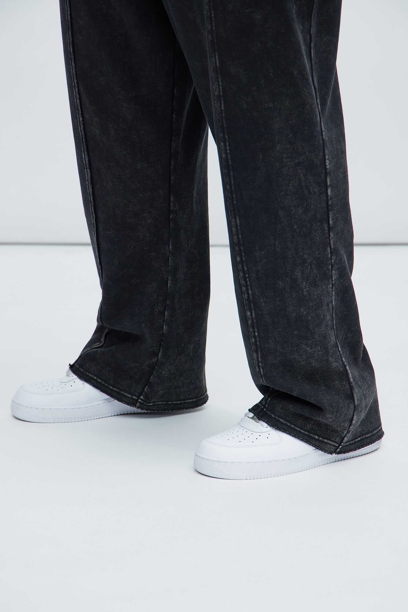 Tayson Frayed Seams Sweatpants - Black
