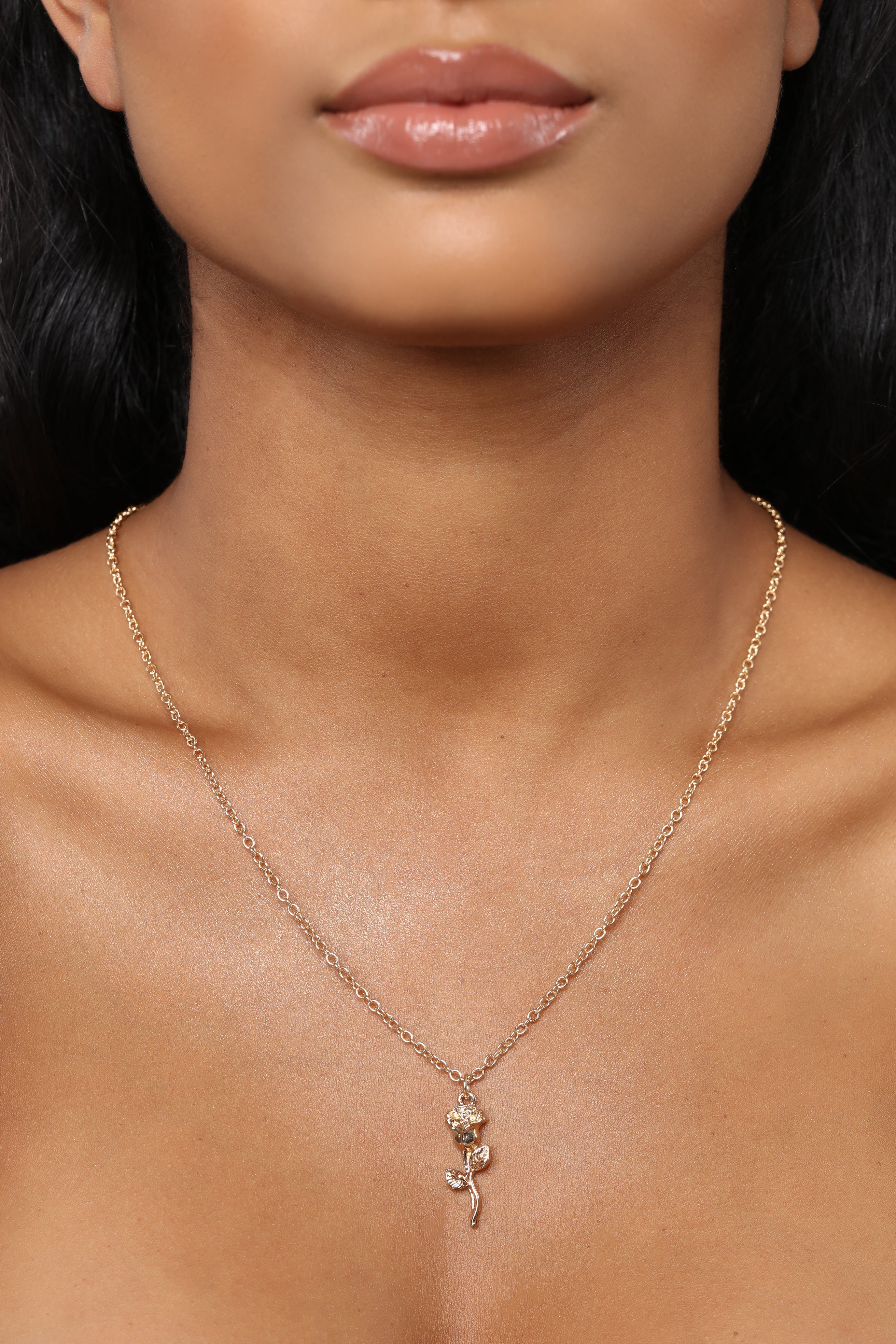 Rose To The Occasion Necklace - Gold