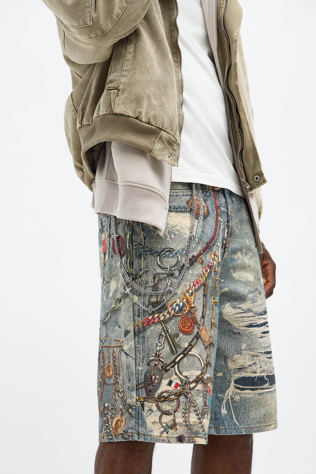 Relaxed Chain Distressed Printed Denim Short - Light Wash