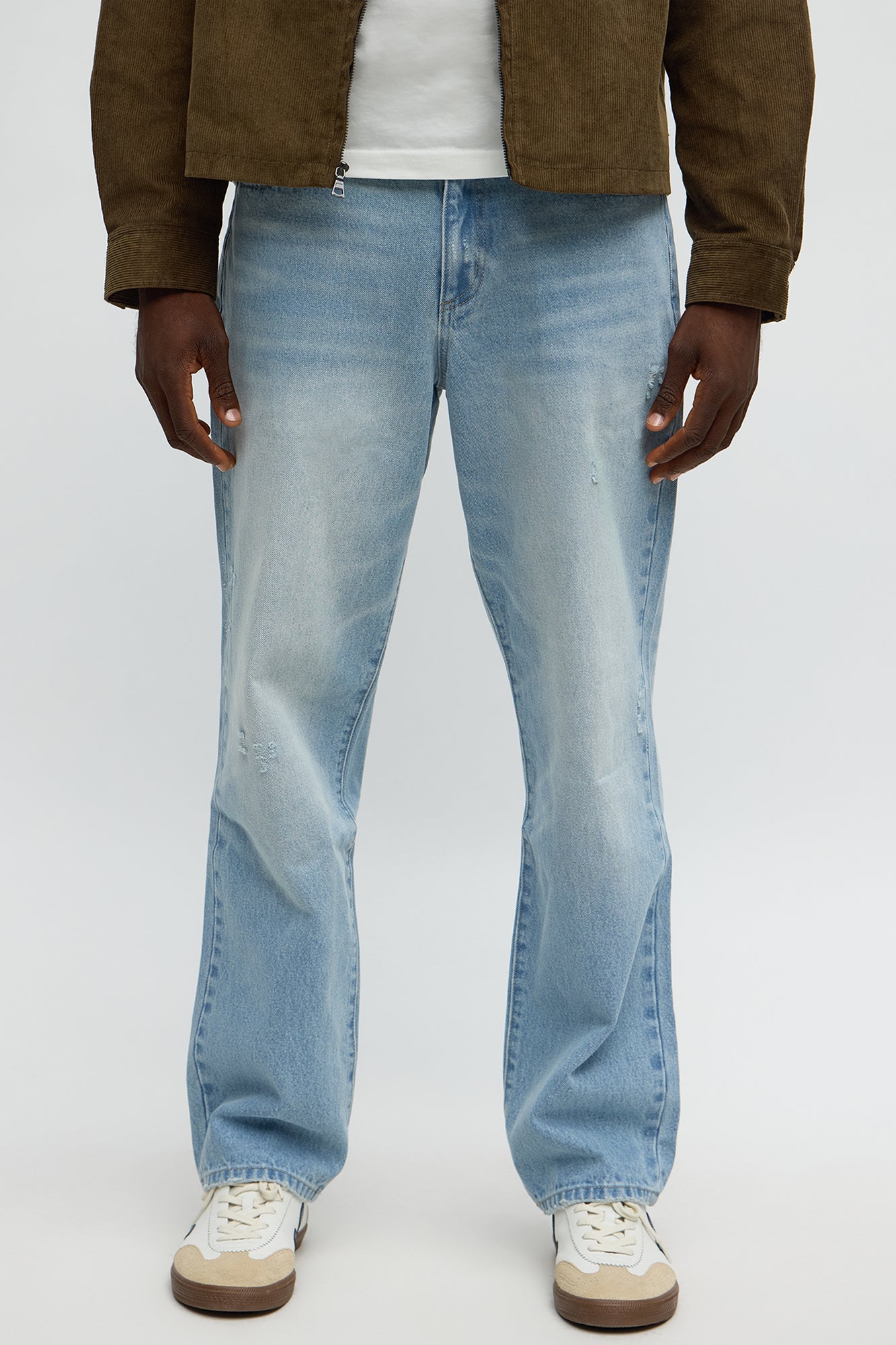 Classic Straight Fit Jeans - Light Wash
