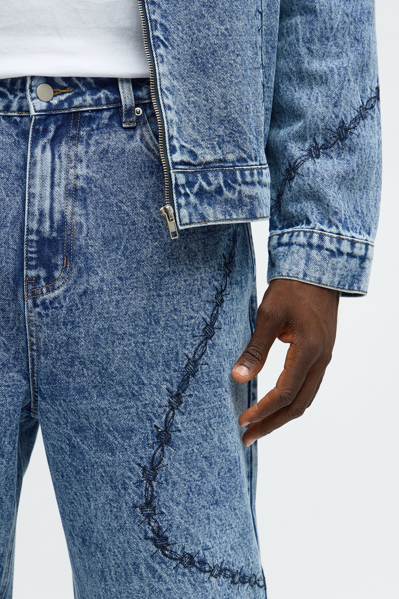 Baggy Embroidered Barbwire Jean - Medium Blue Wash