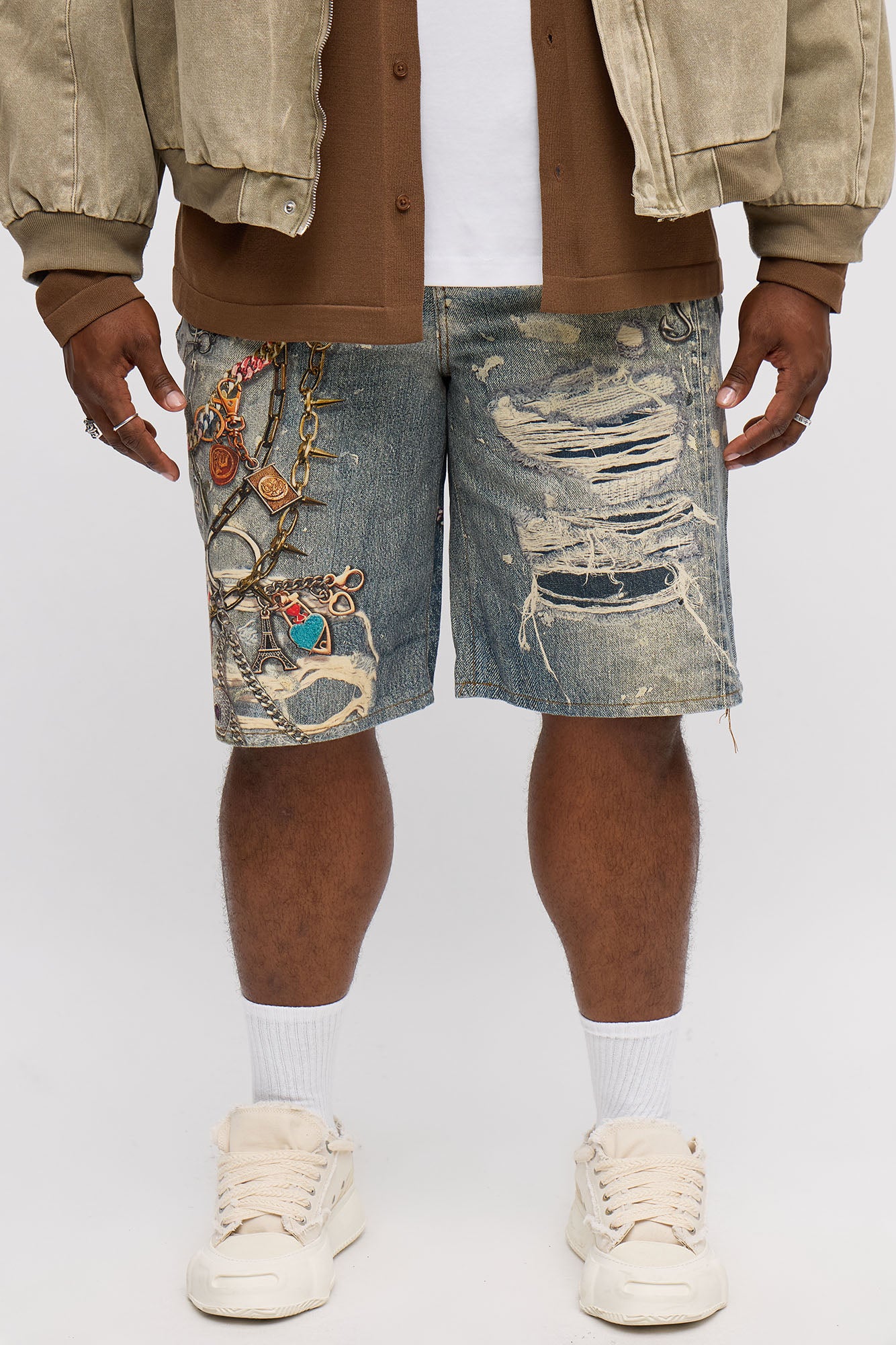 Relaxed Chain Distressed Printed Denim Short - Light Wash