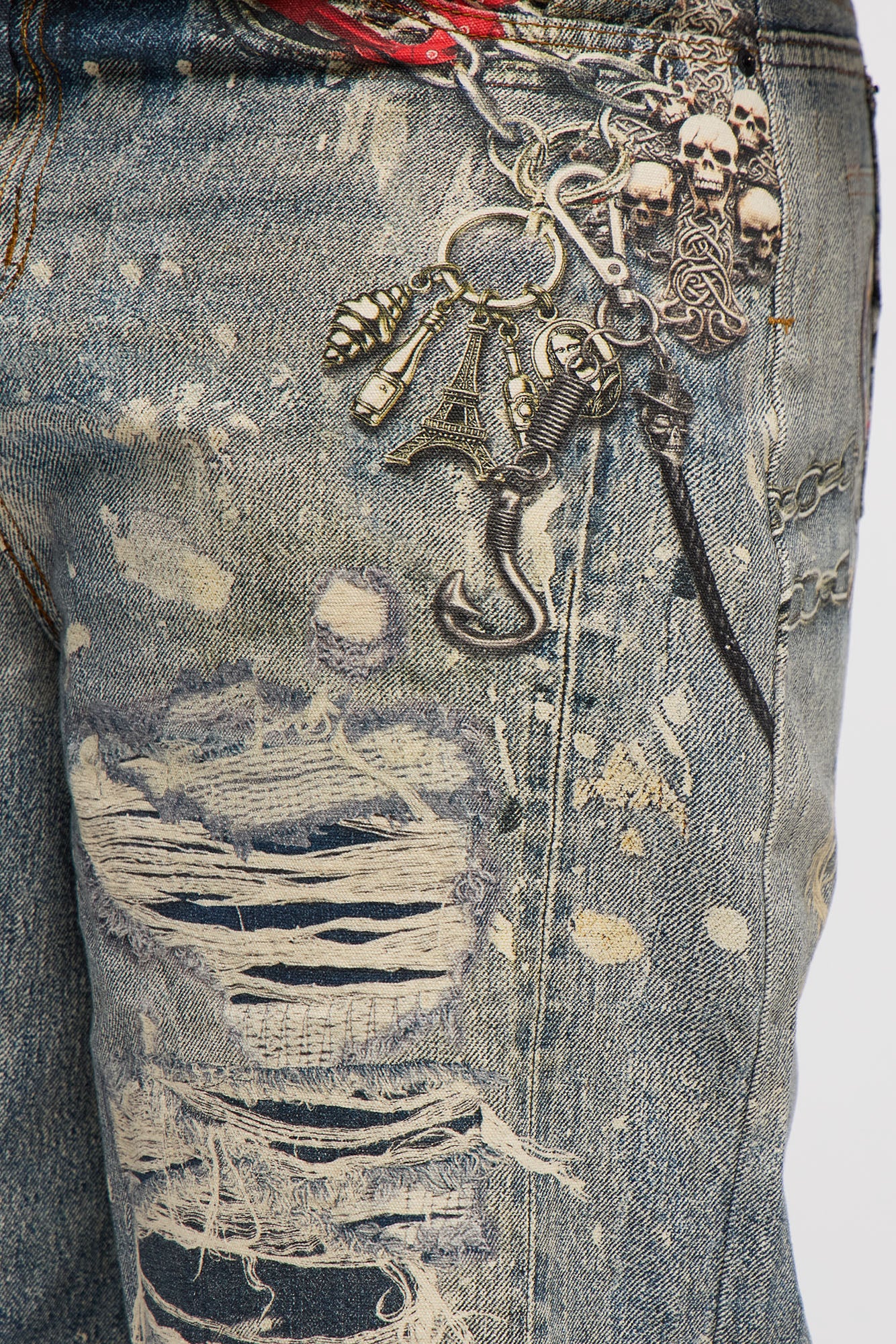 Relaxed Chain Distressed Printed Denim Short - Light Wash