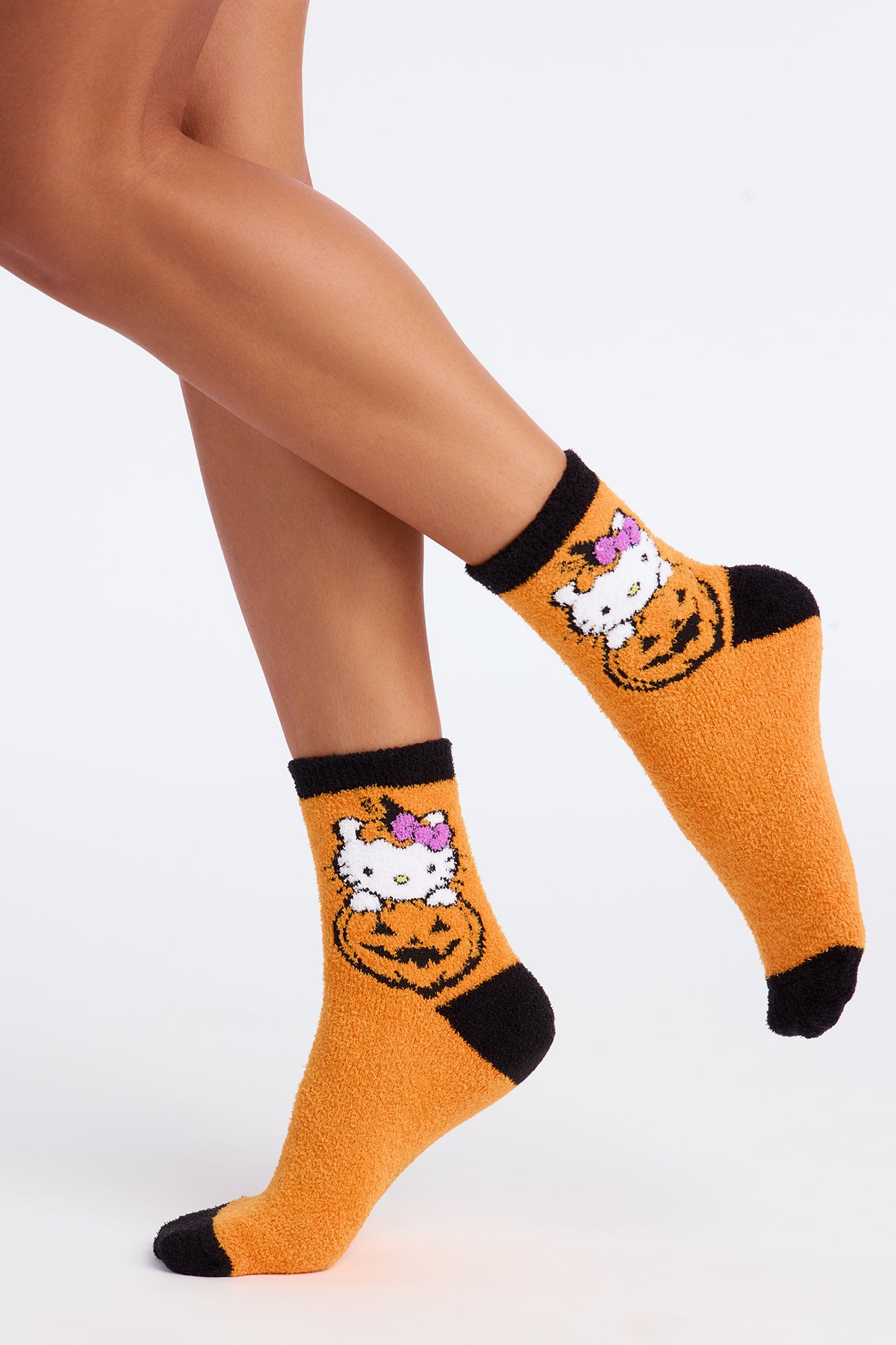 Halloween Hello Kitty 2 Pack Fuzzy Socks - Orange/combo