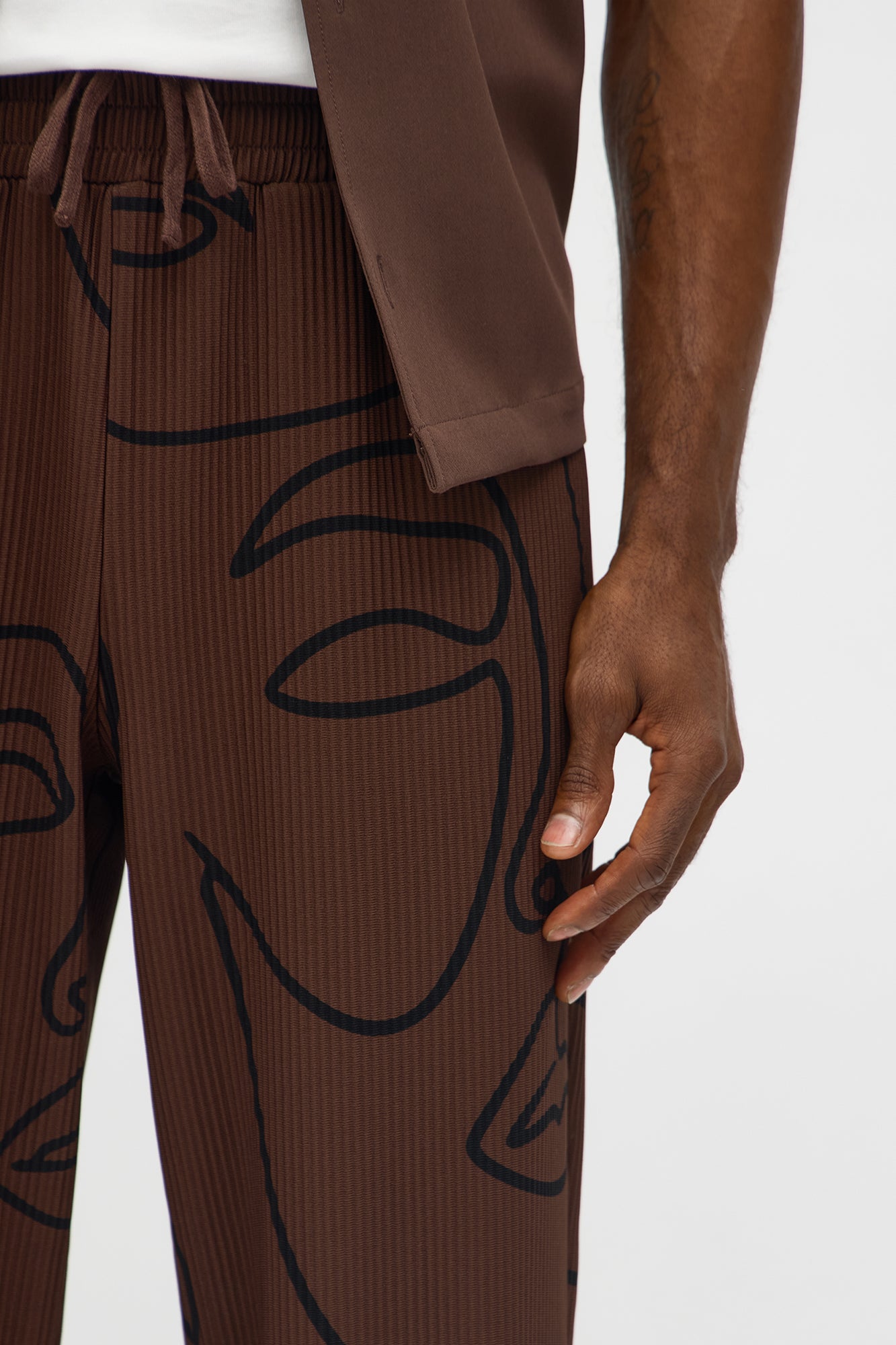 Straight Show Up Printed Face Pant - Brown