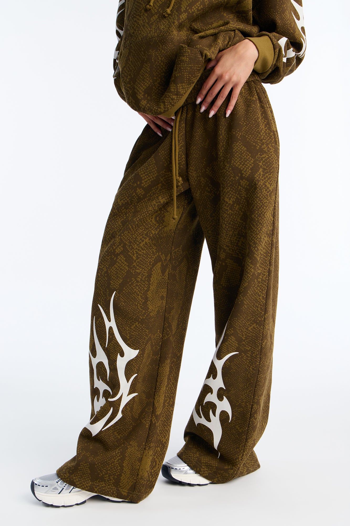 Synthia Snake Fleece Pant Set - Olive