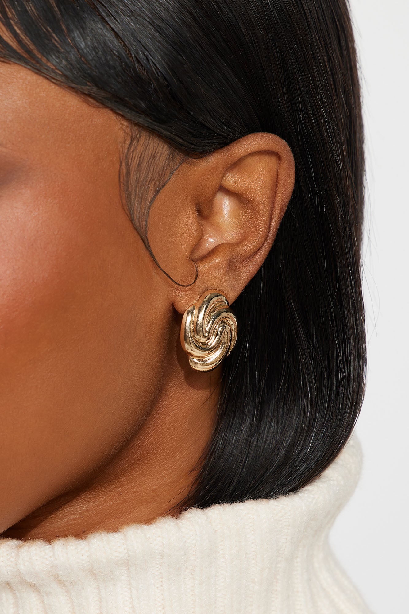 Looking My Way Stud Earrings - Gold