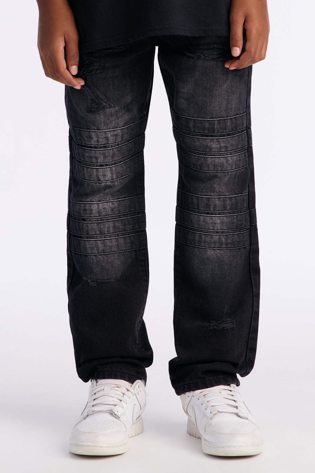 Mini Straight Look Destroyed Jean - Black Wash