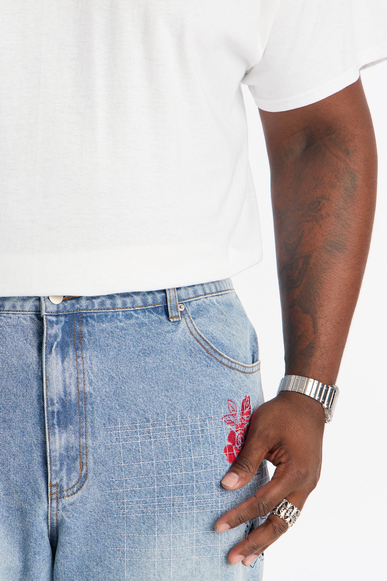 Straight Roses With Stitches Embroidered Jean - Light Blue Wash