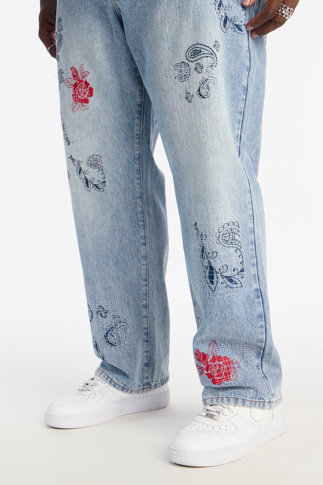 Straight Roses With Stitches Embroidered Jean - Light Blue Wash