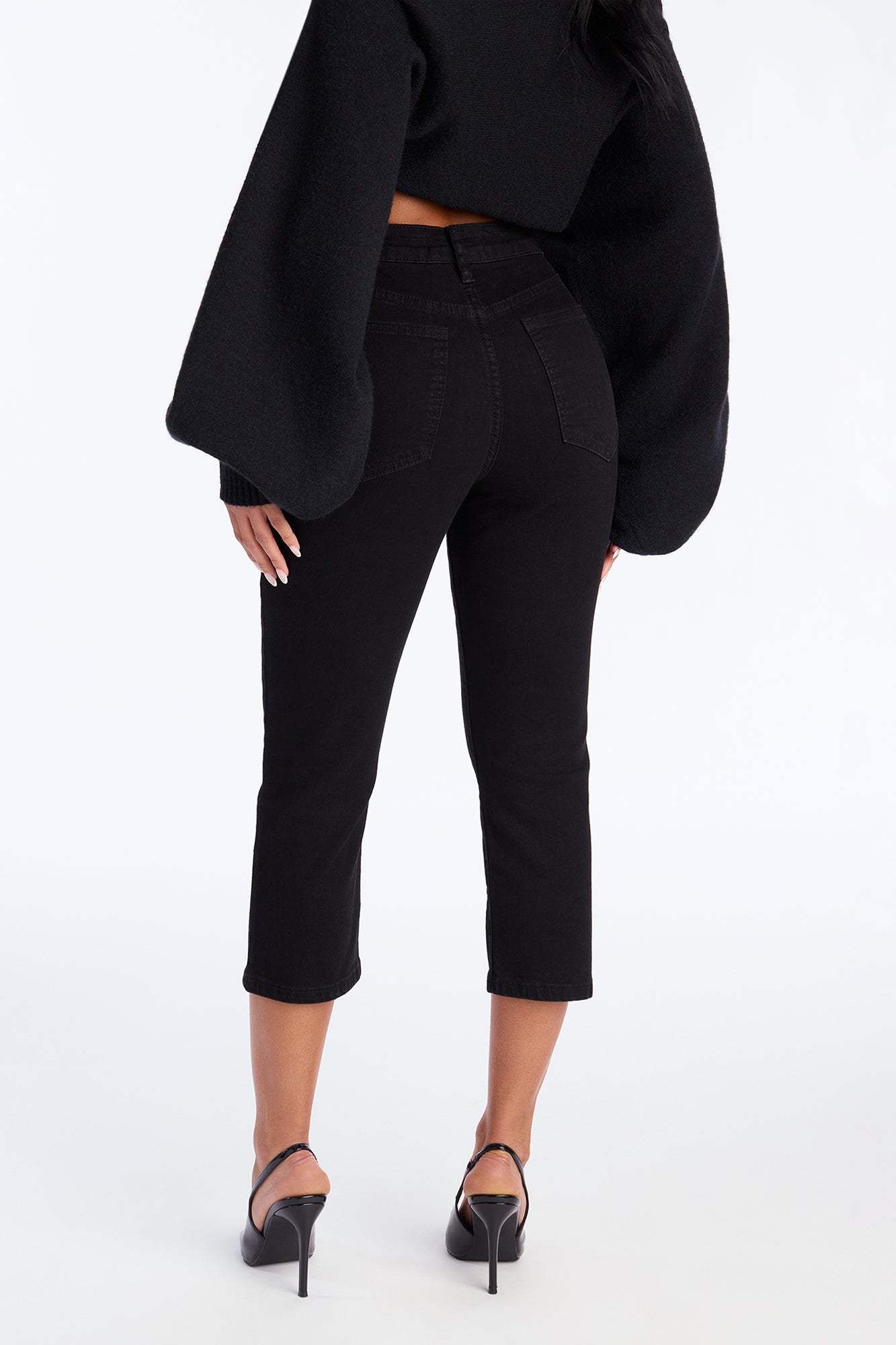 Plucking Petals Embroidered Skinny Capri Jeans - Black