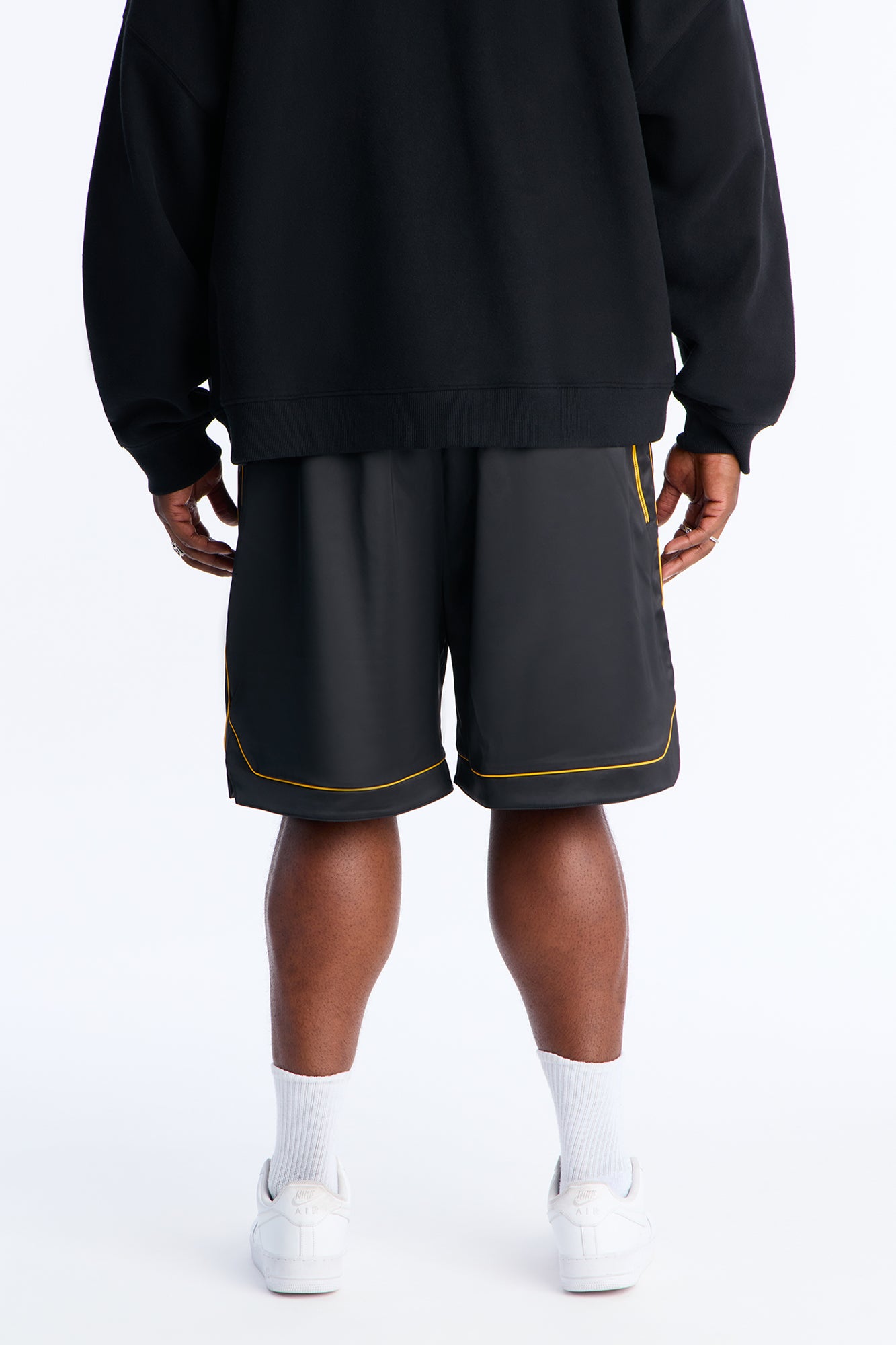 Slant Pocket Gloss Short - Black