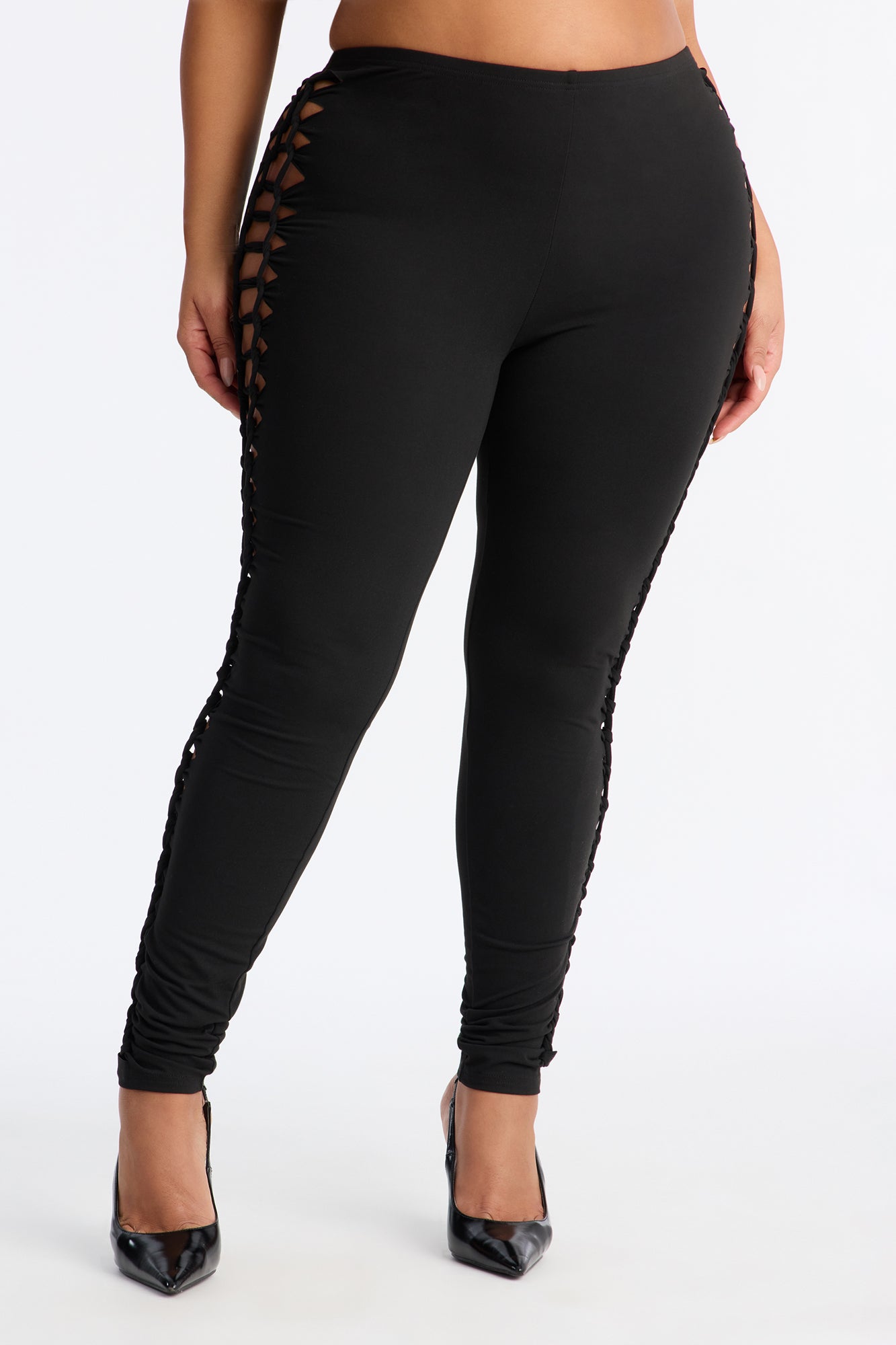 Prim Cut Out Mid Rise Legging - Black