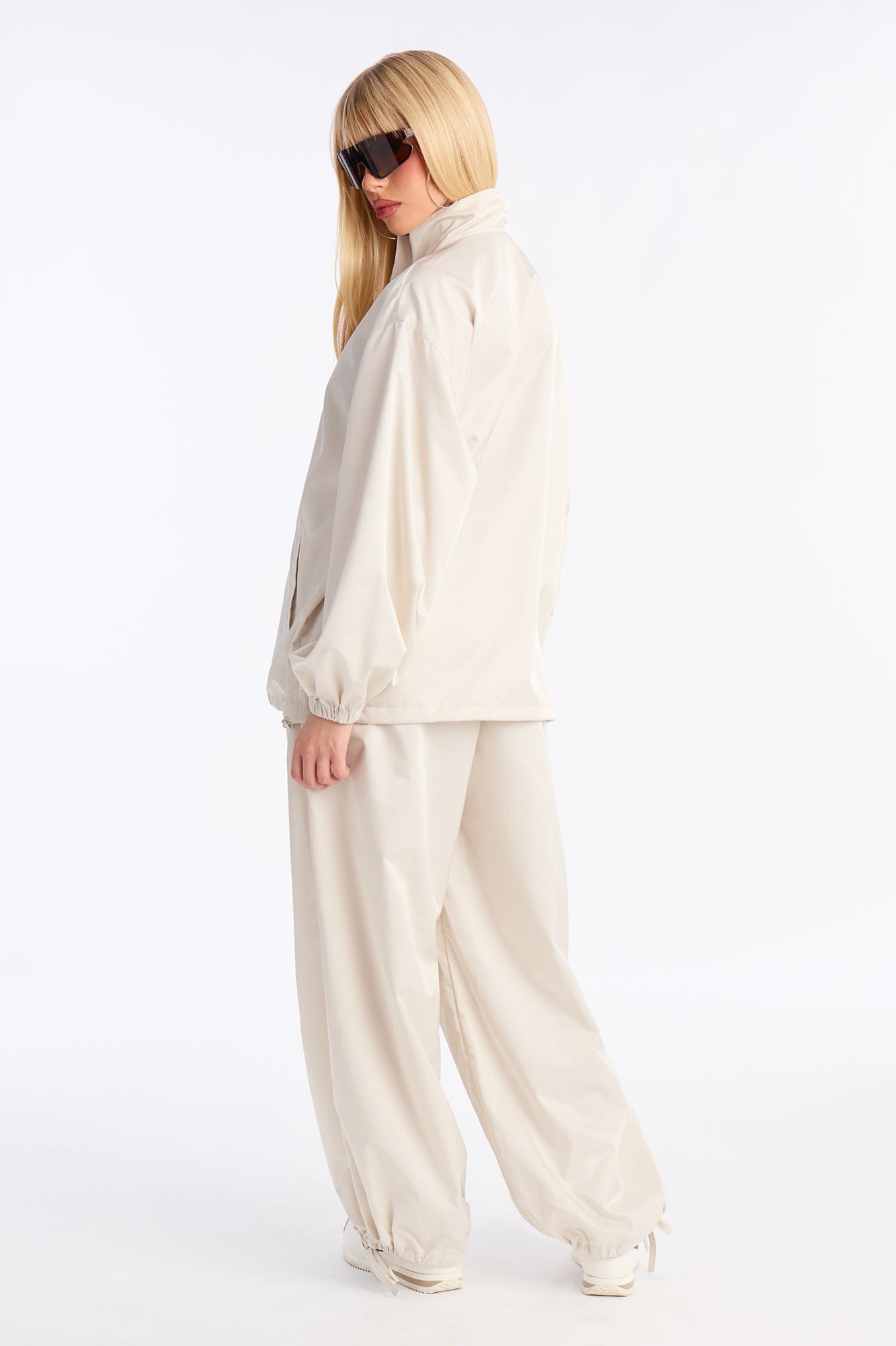 On Cloud Fine Windbreaker Jogger Set - Cream