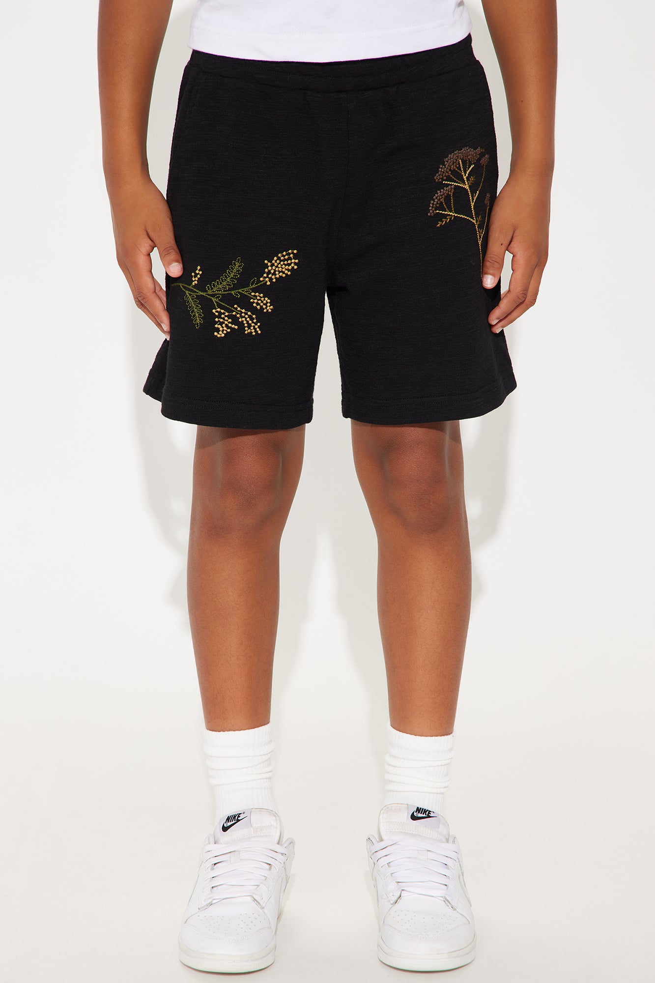 Mini Berries And Blooms Embroidered Shorts - Black