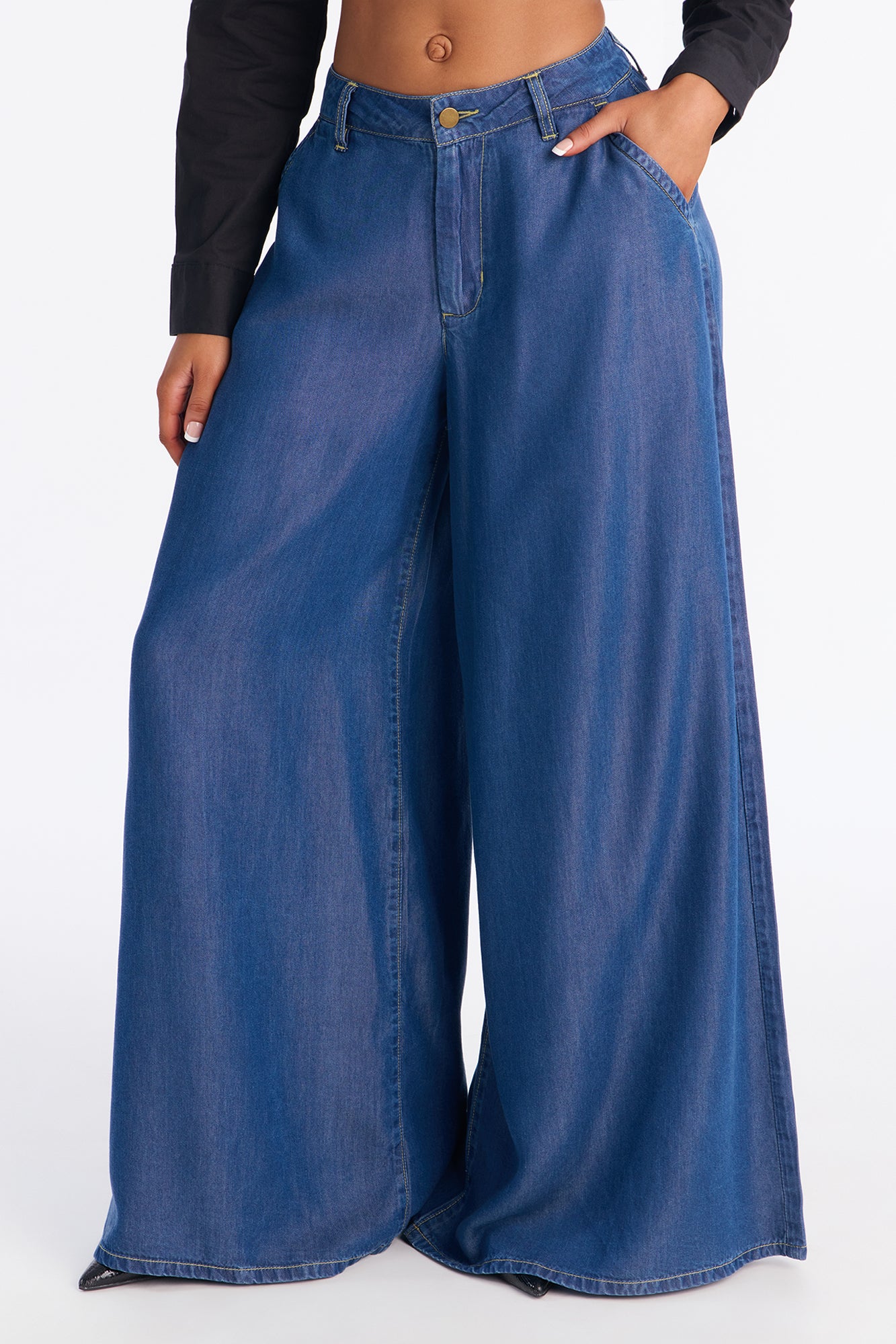 High Tempo Chambray Super Low Rise Pant 32″ - Medium Wash