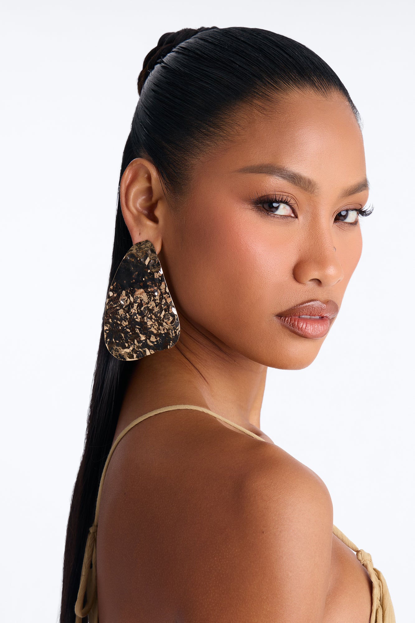 Metal Aura Drop Earrings - Gold