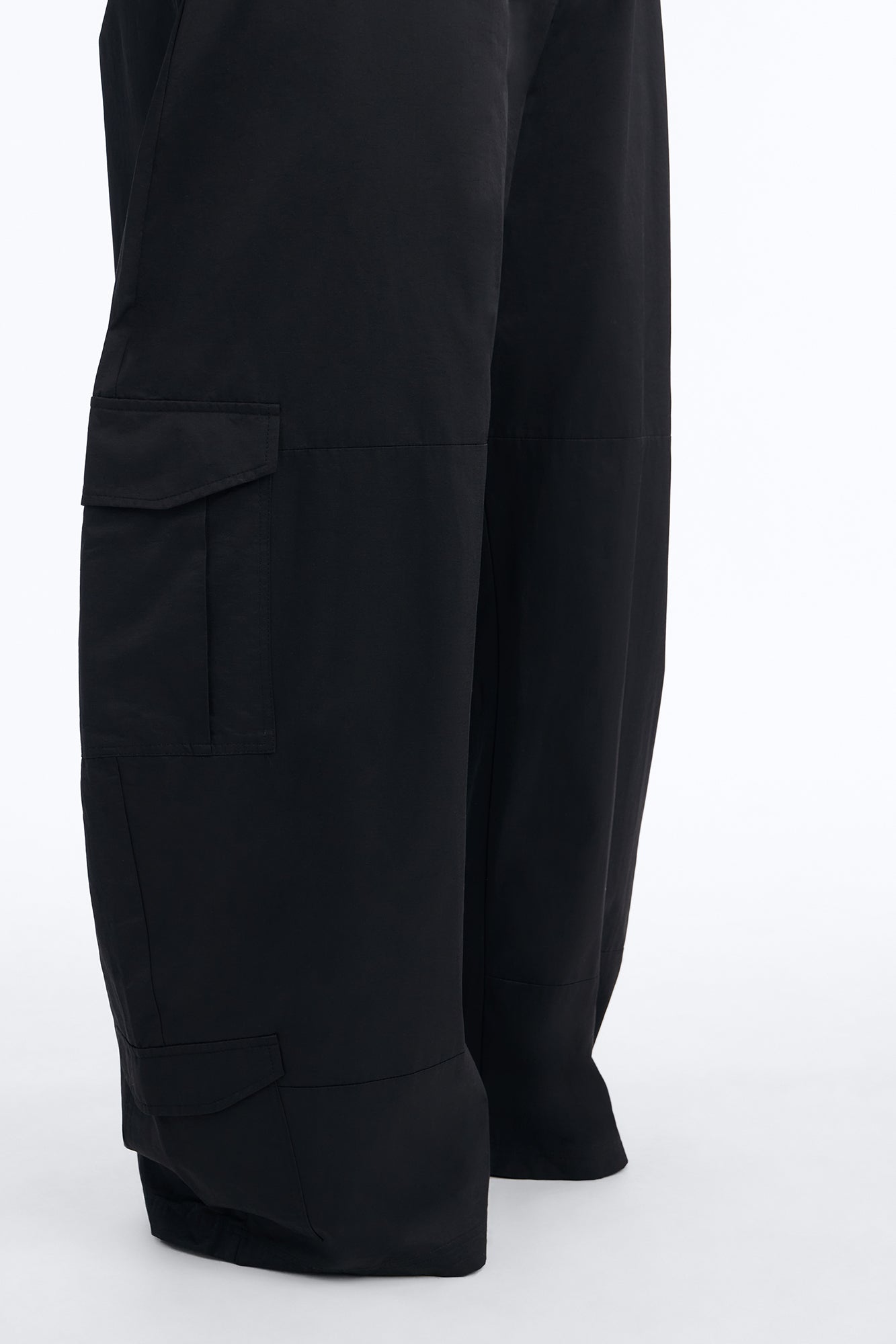 Amania Windbreaker Cargo Pant - Black