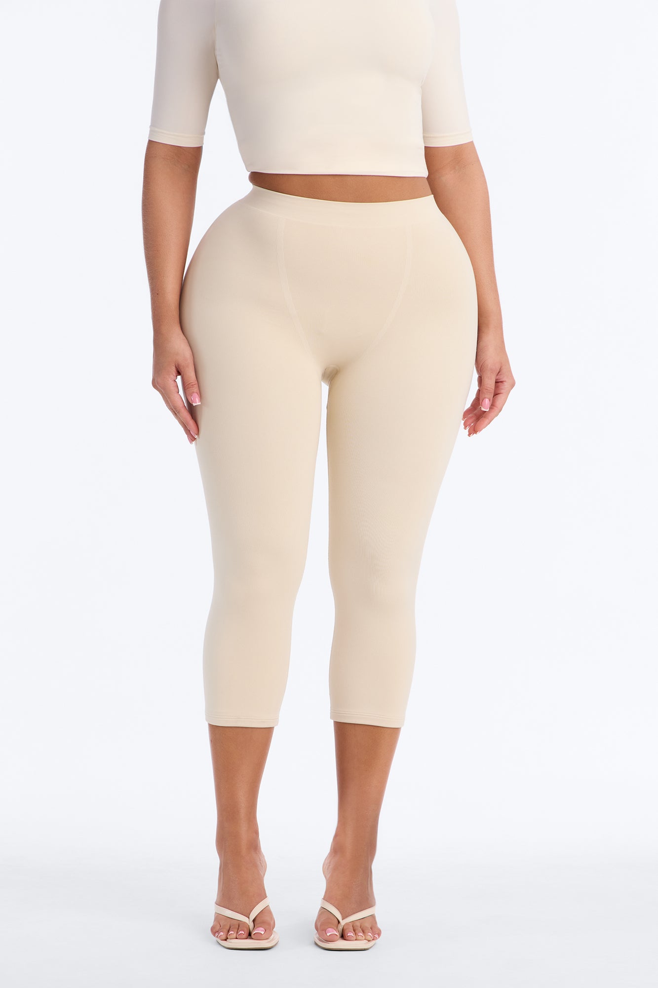 Seamless Smooth Double Lined Capri Pant - Bone