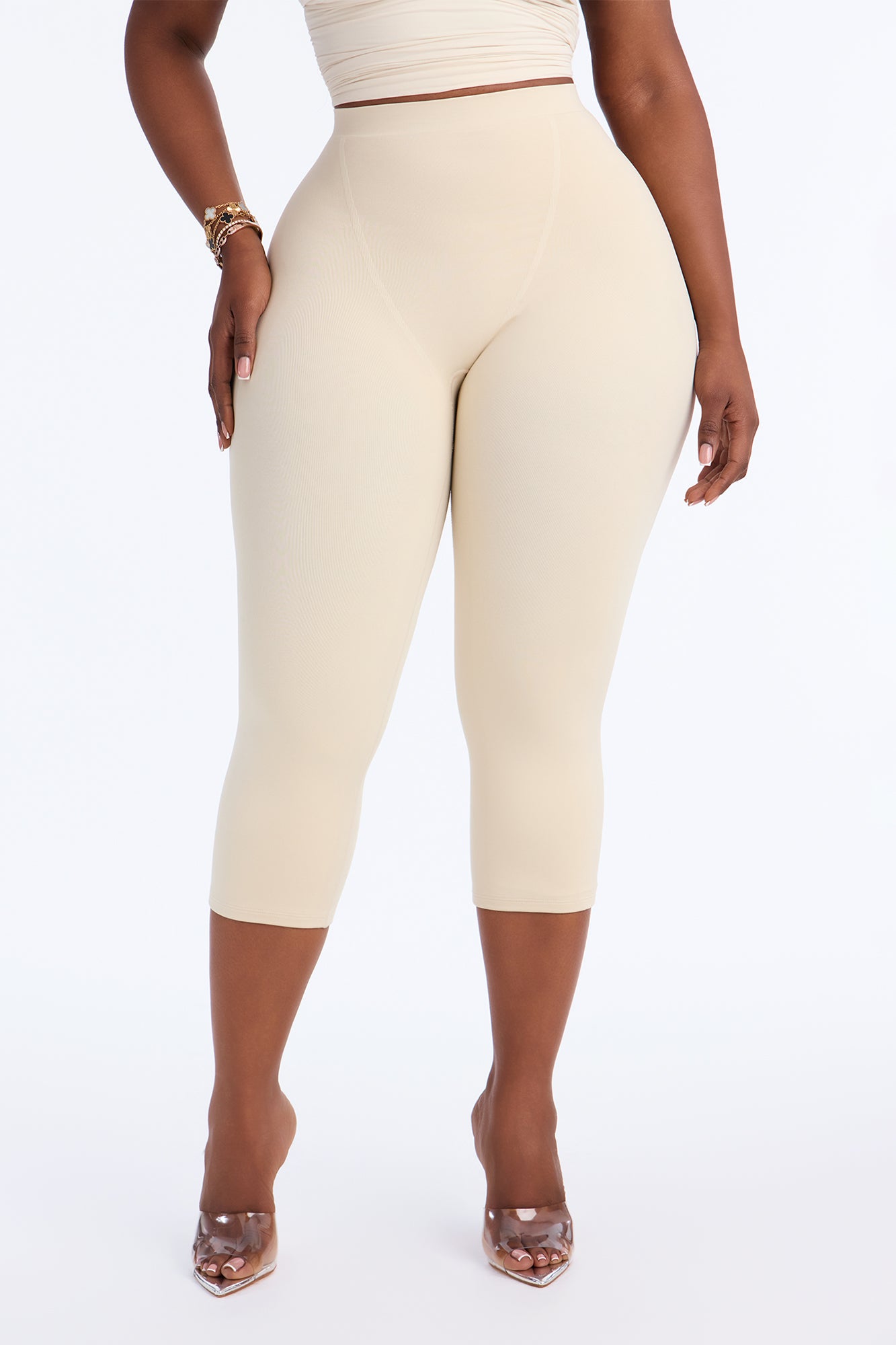 Seamless Smooth Double Lined Capri Pant - Bone