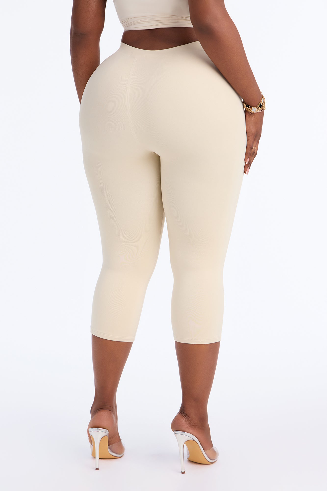 Seamless Smooth Double Lined Capri Pant - Bone