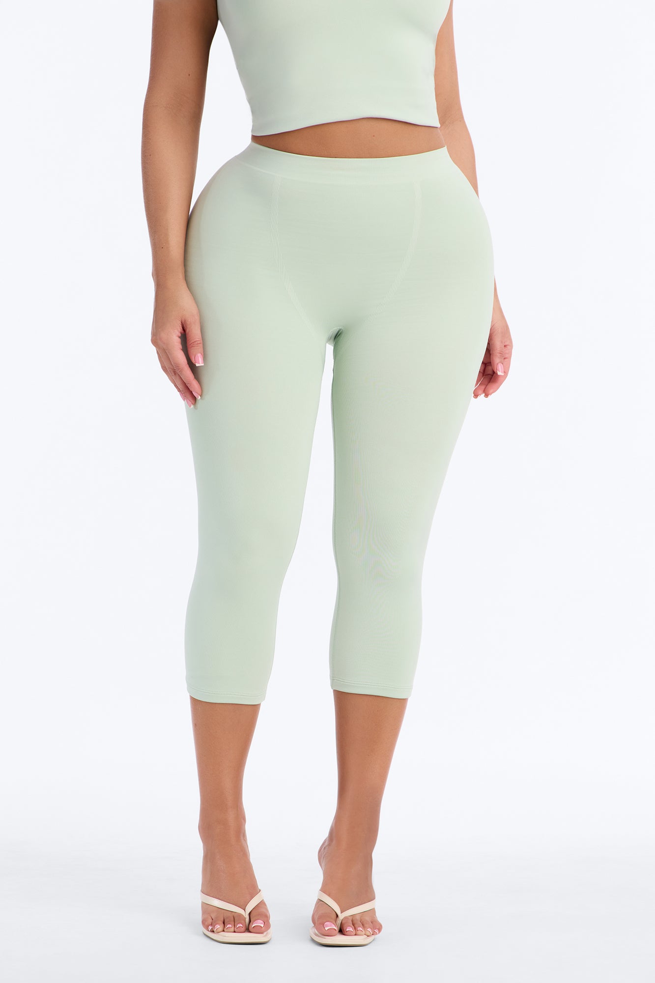 Seamless Smooth Double Lined Capri Pant - Mint