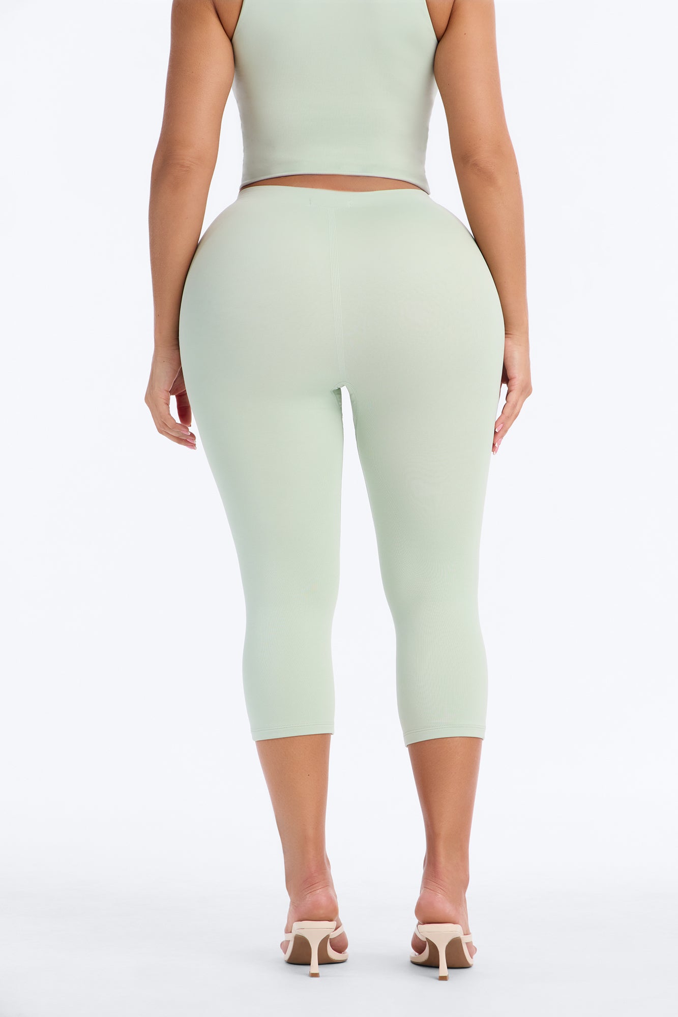 Seamless Smooth Double Lined Capri Pant - Mint