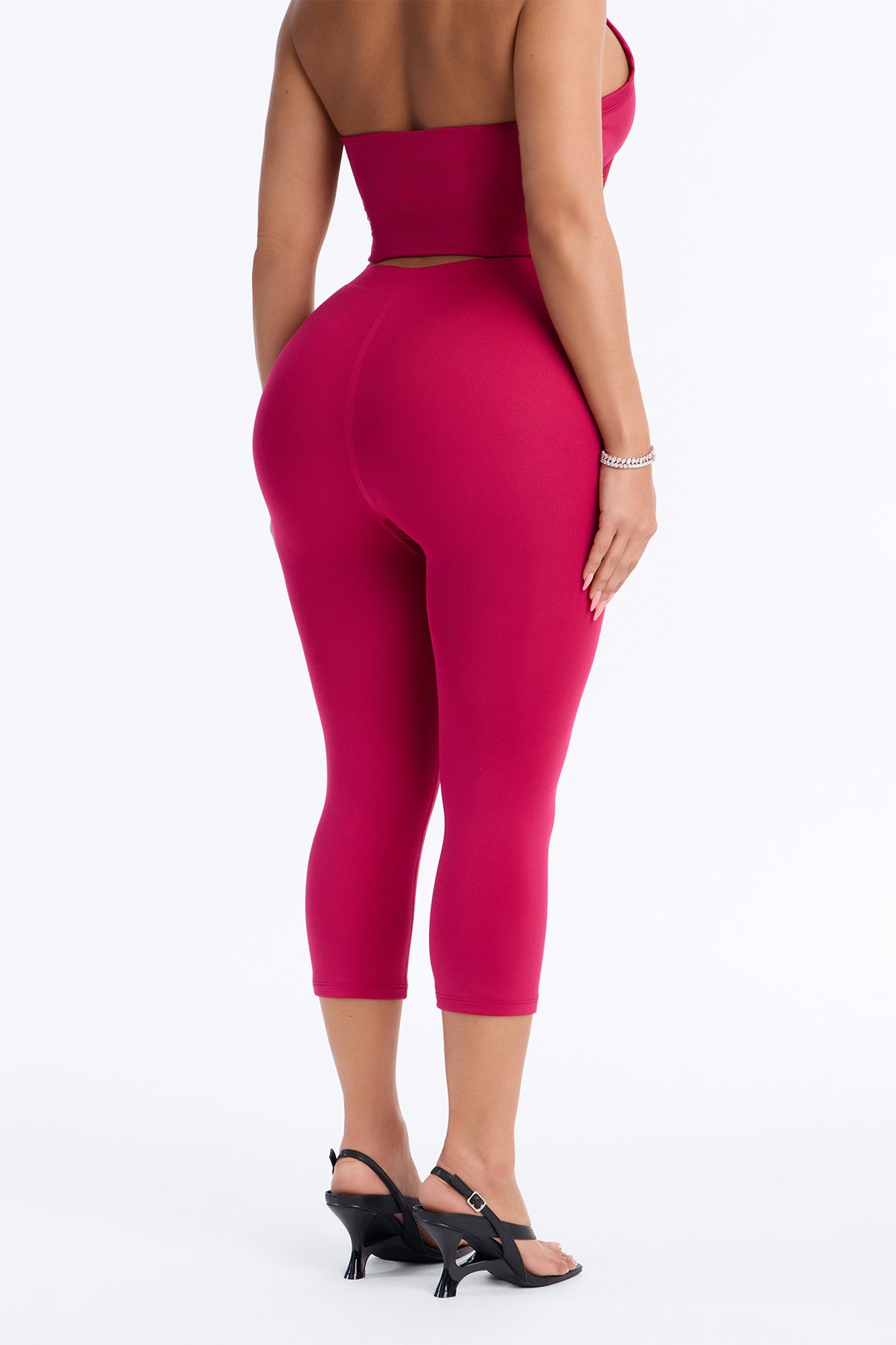 Seamless Smooth Double Lined Capri Pant - Raspberry