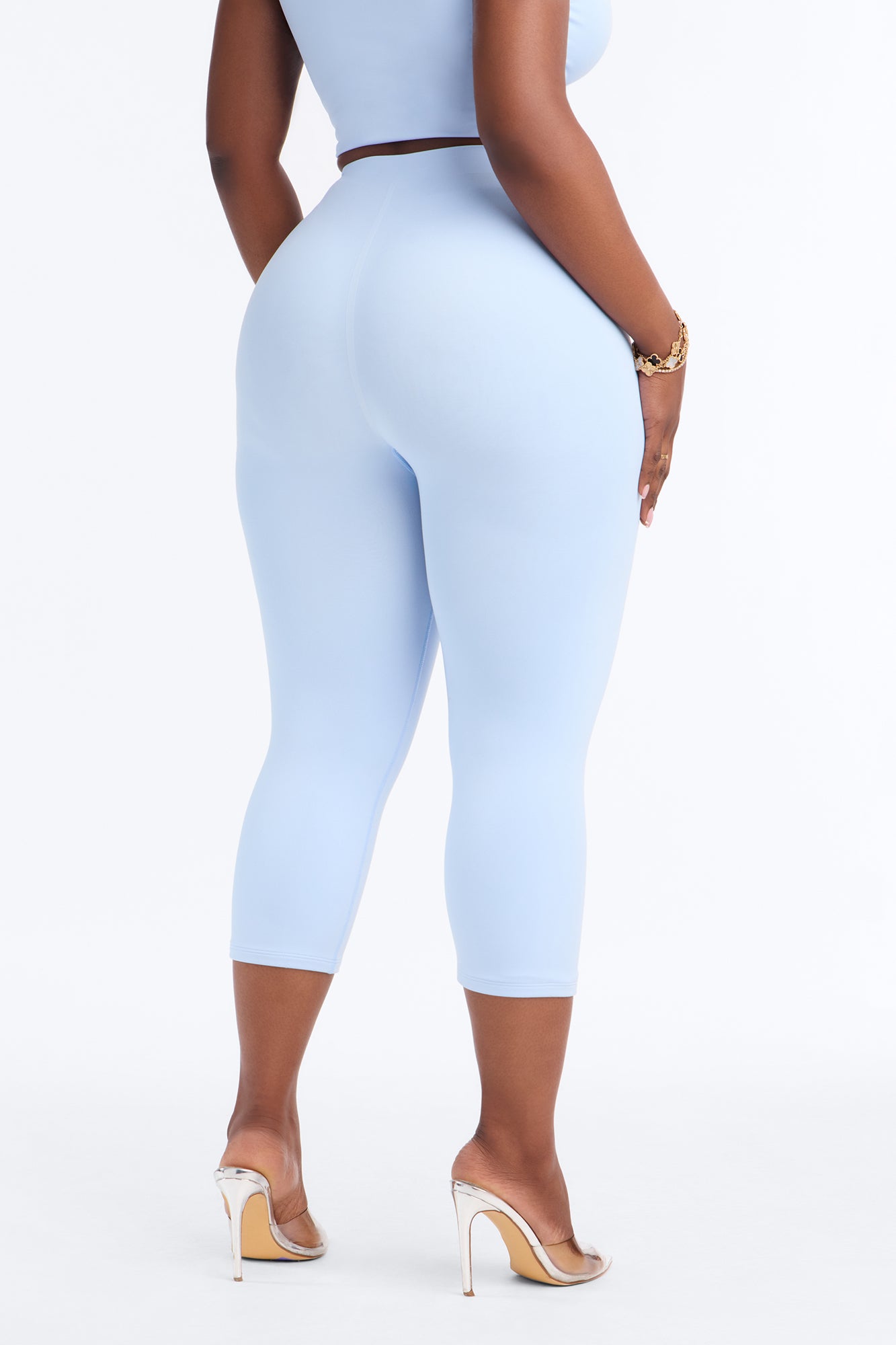 Seamless Smooth Double Lined Capri Pant - SkyBlue
