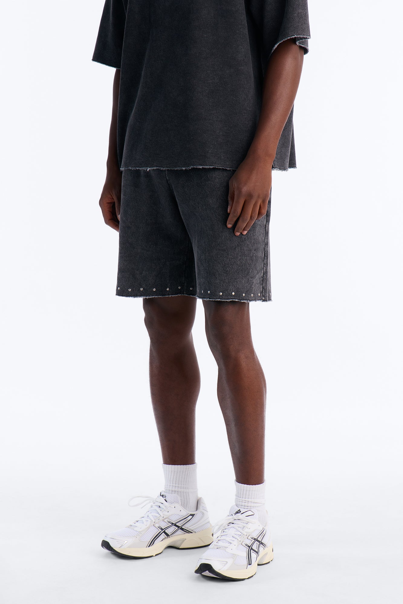 Relaxed Washed Raw Edge Studded Sweatshort - Black