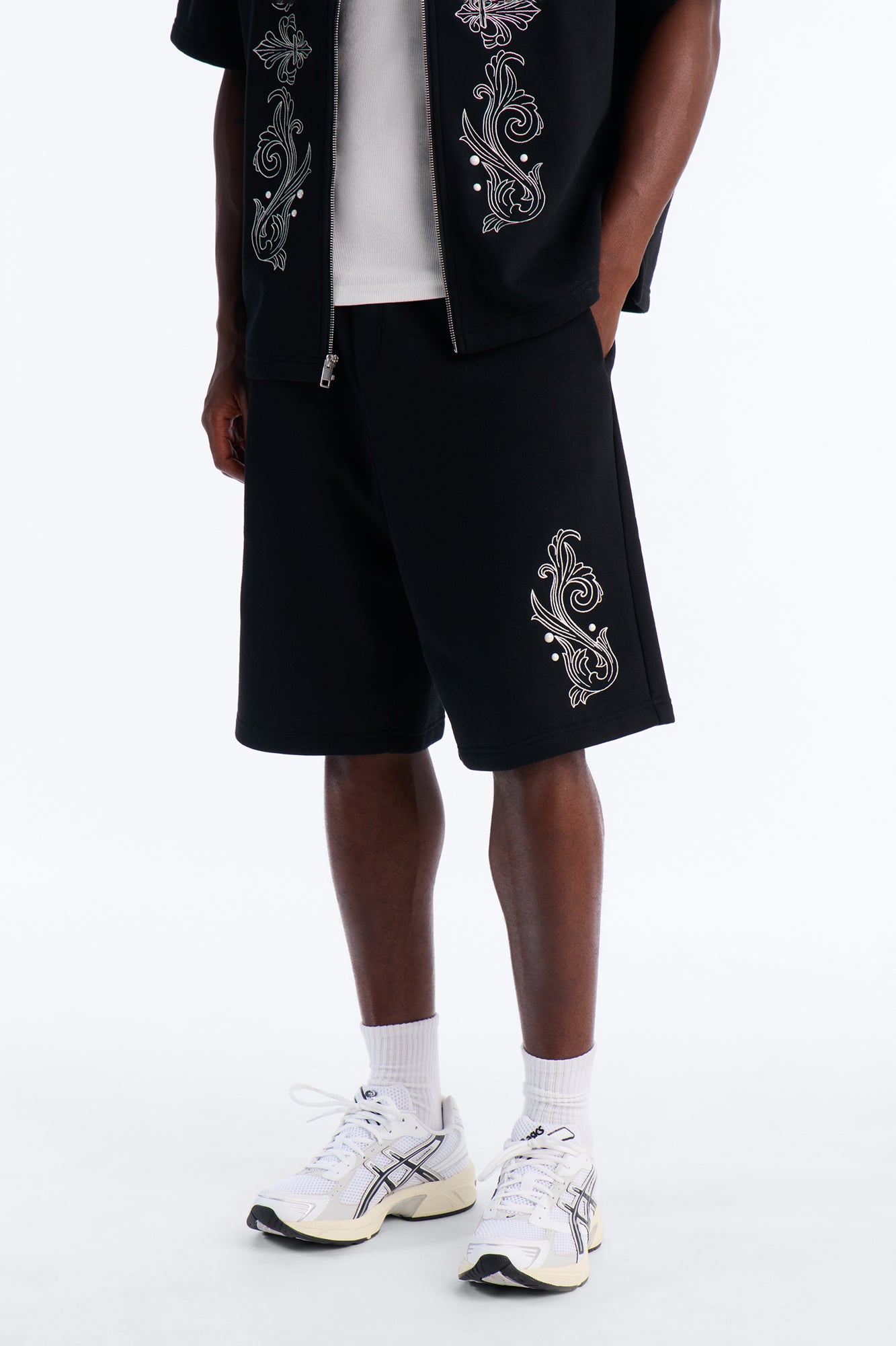 Royalty Pearl Embroidered Baggy Sweatshort - Black