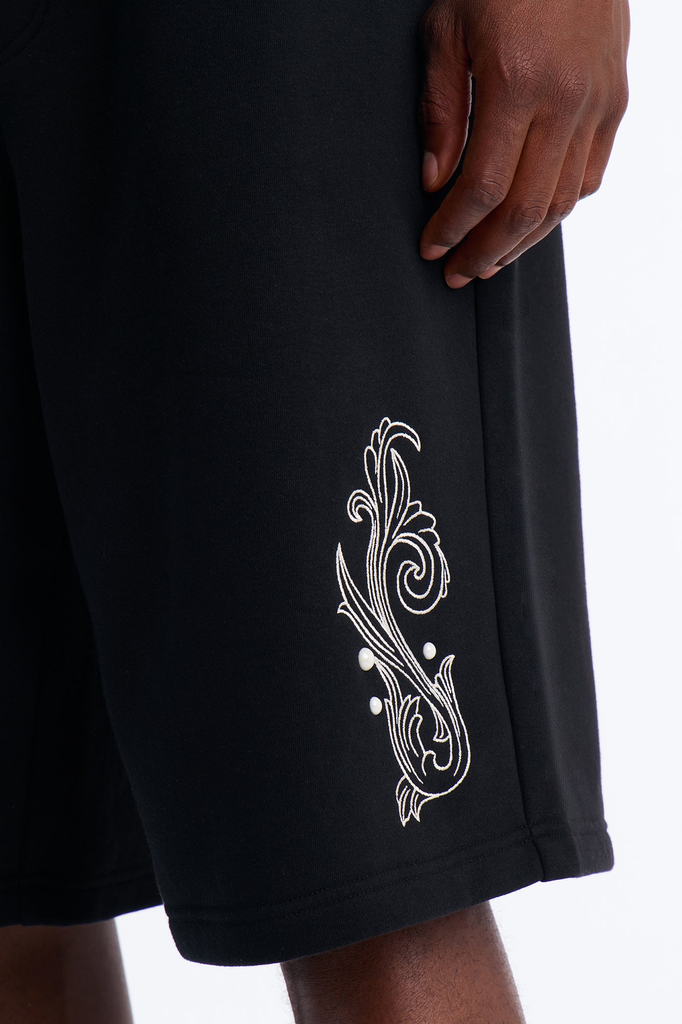 Royalty Pearl Embroidered Baggy Sweatshort - Black