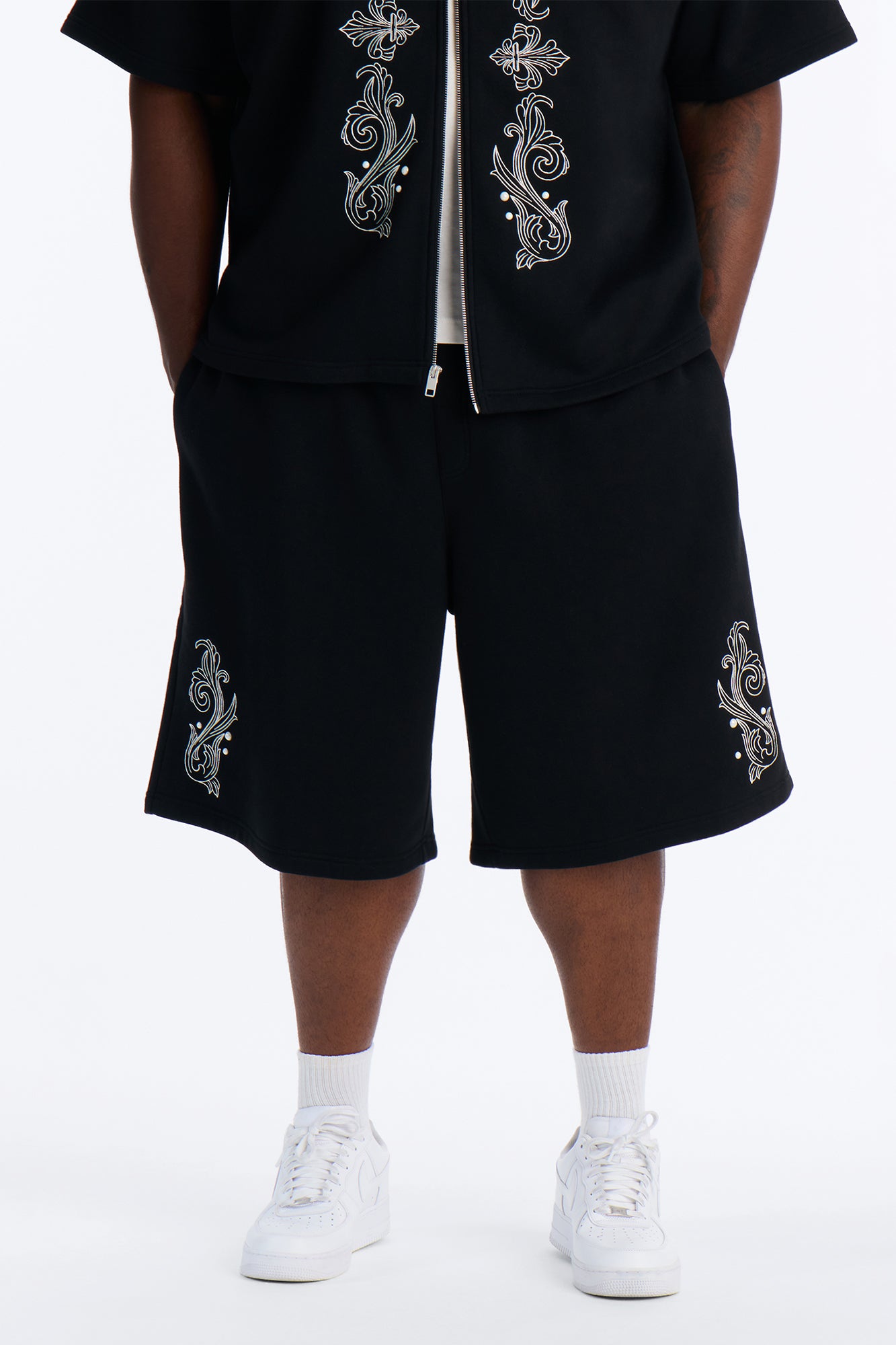 Royalty Pearl Embroidered Baggy Sweatshort - Black