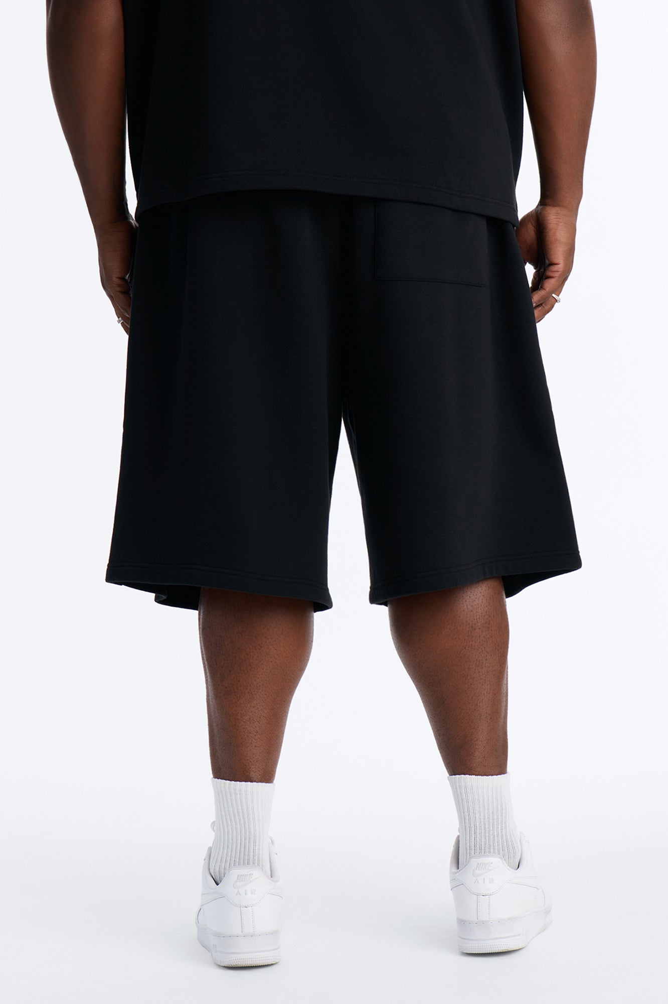 Royalty Pearl Embroidered Baggy Sweatshort - Black