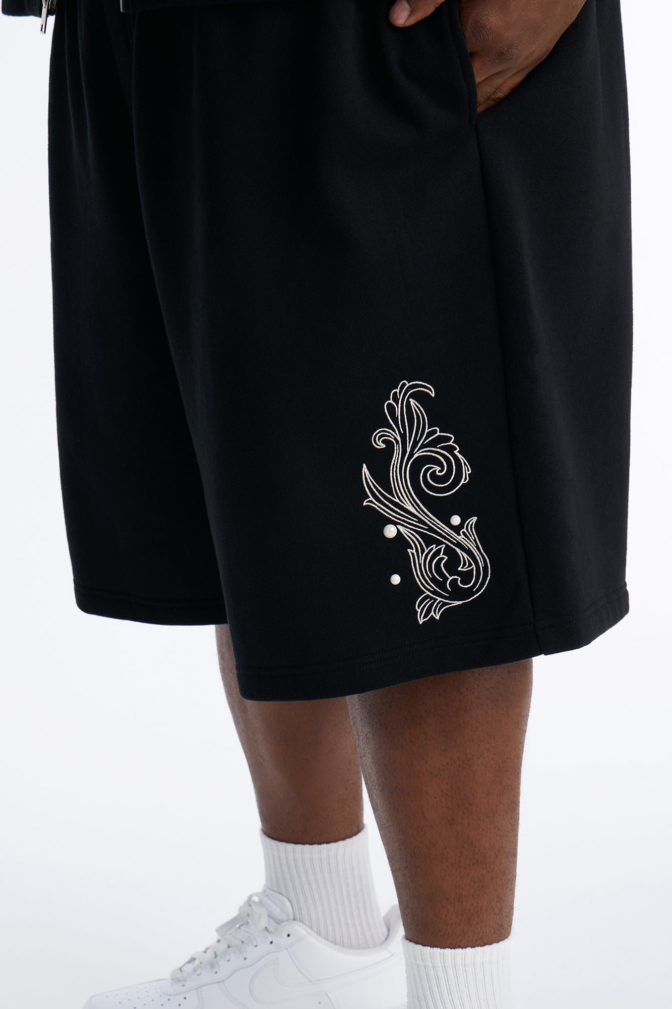 Royalty Pearl Embroidered Baggy Sweatshort - Black
