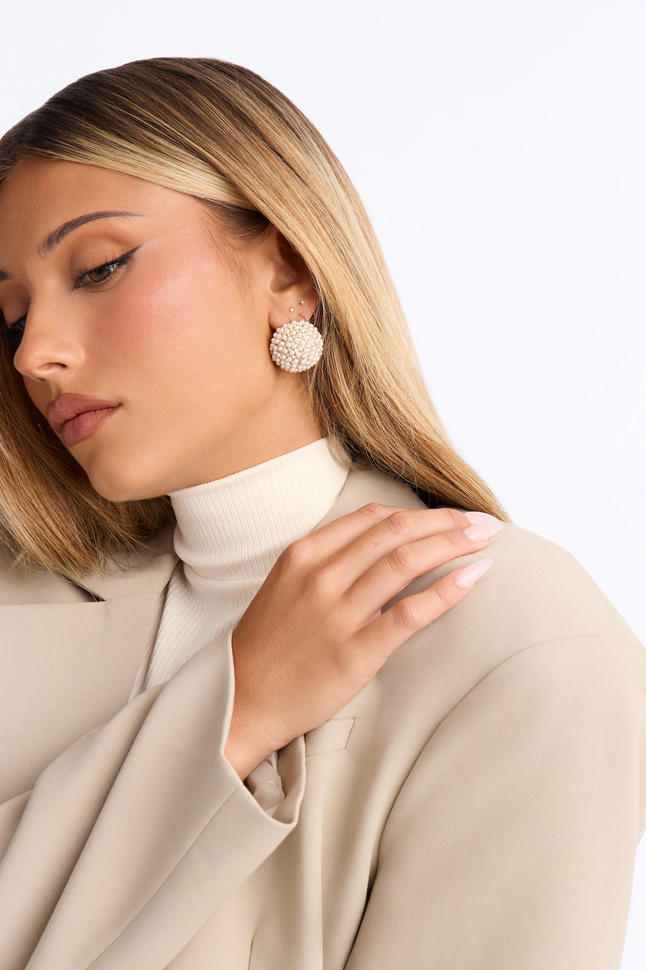 A Little Flirty Stud Earrings - White