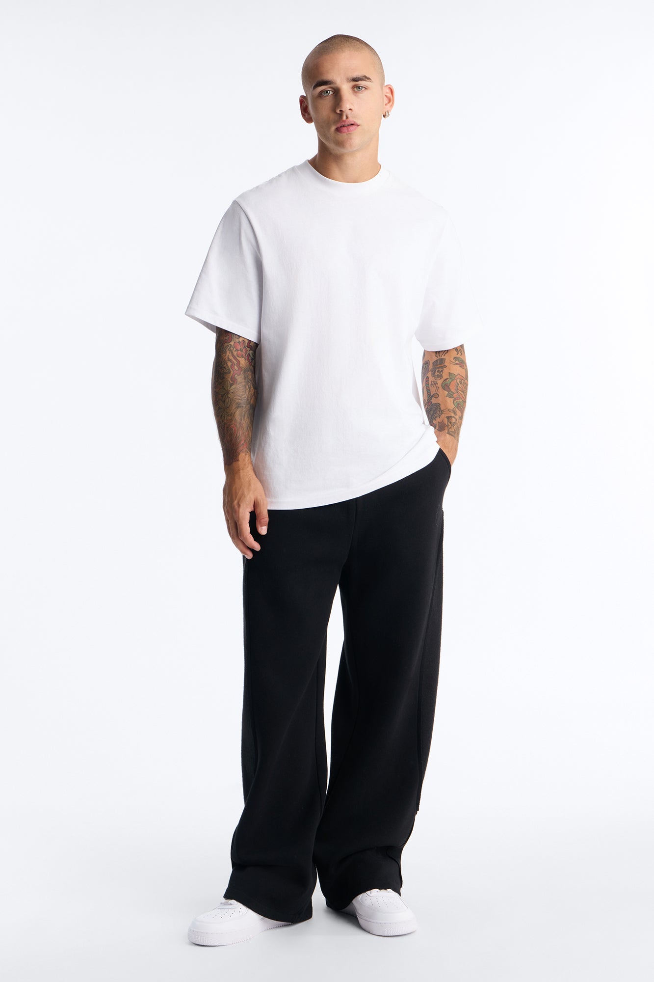 Reverse Panel Straight Leg Sweatpant - Black