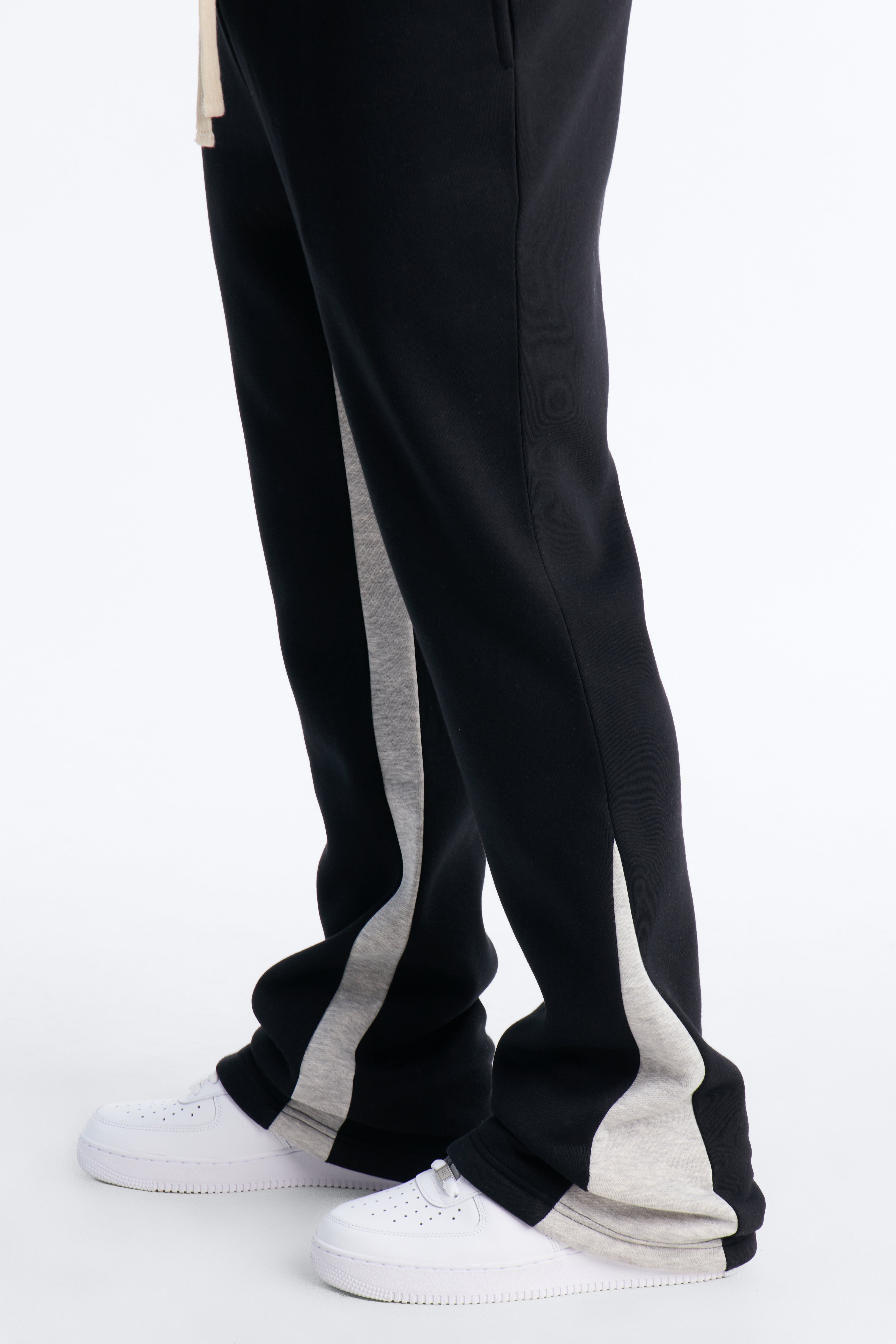 Tayson Flared Sweatpants - Black
