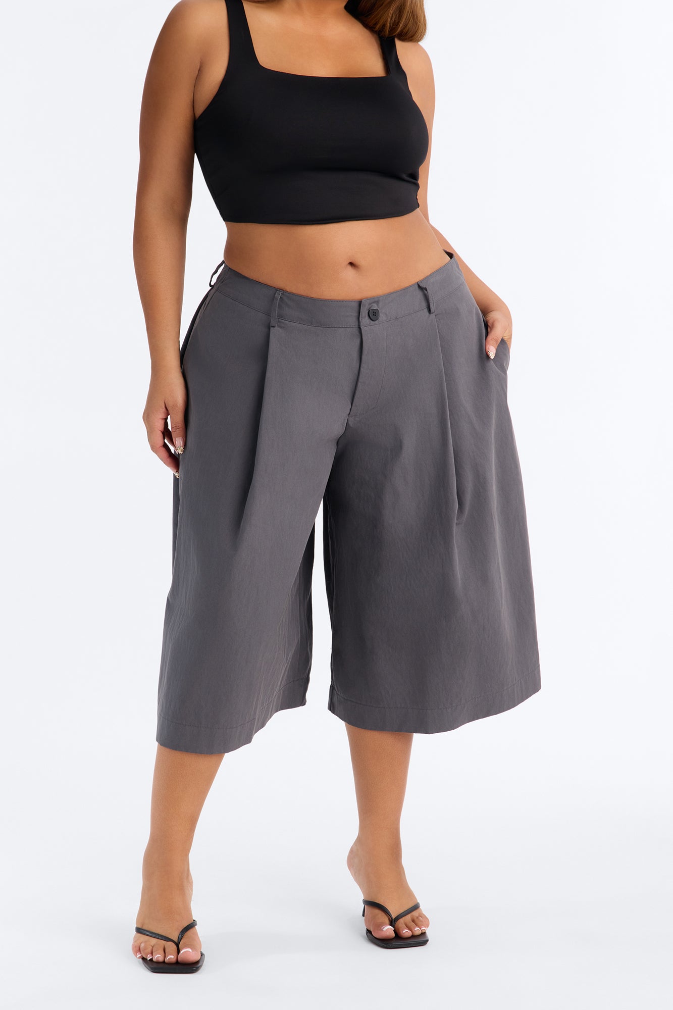 Caro Pleated Barrel Leg Bermuda Short - Charcoal