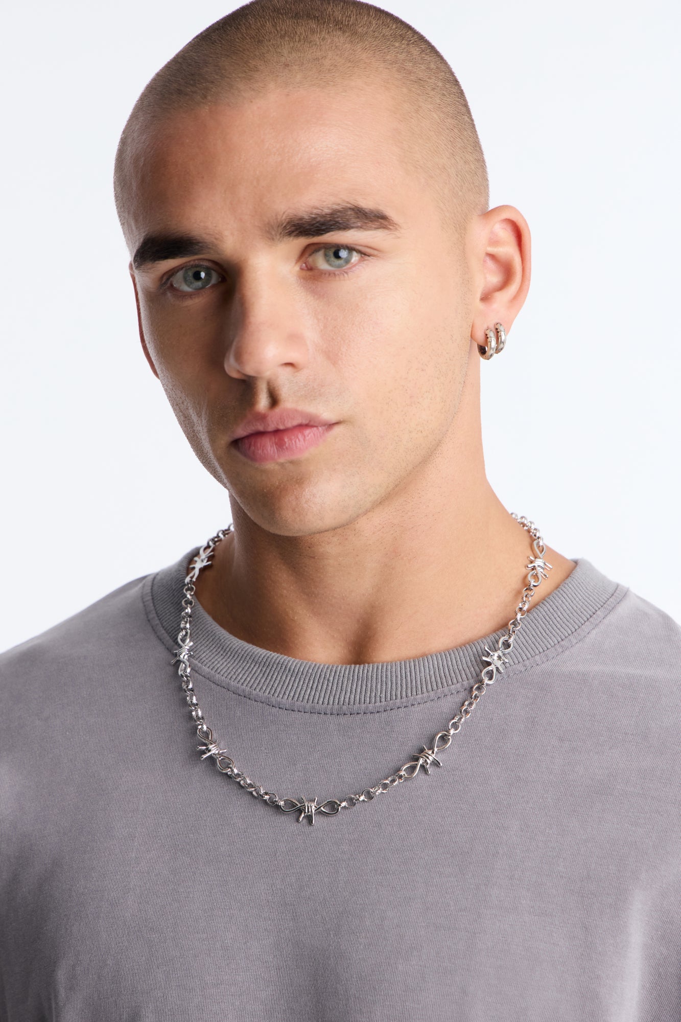 Interlocked Barbed Wire Necklace - Silver