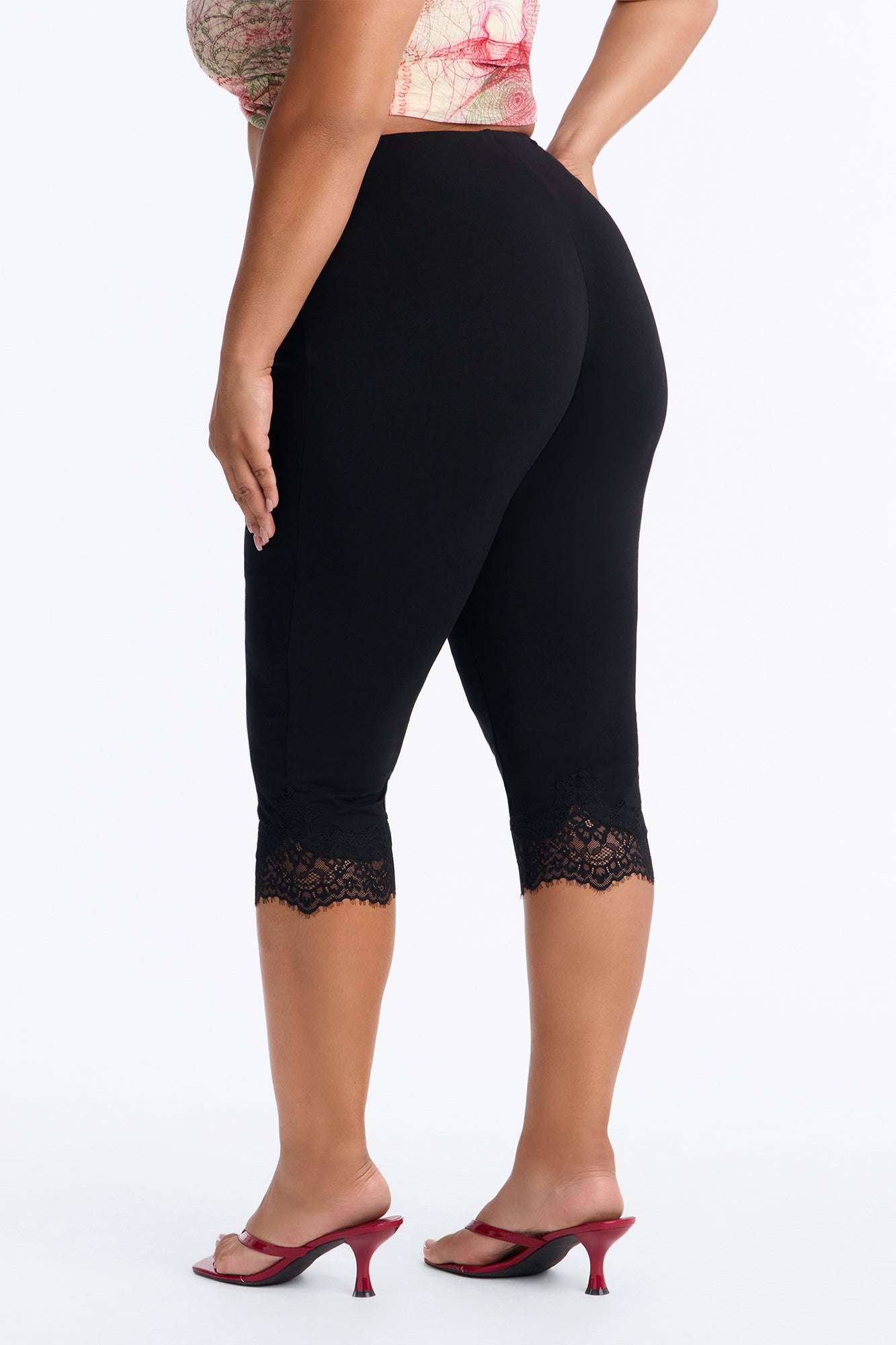 Midori Low Rise Lace Trim Capri Leggings - Black