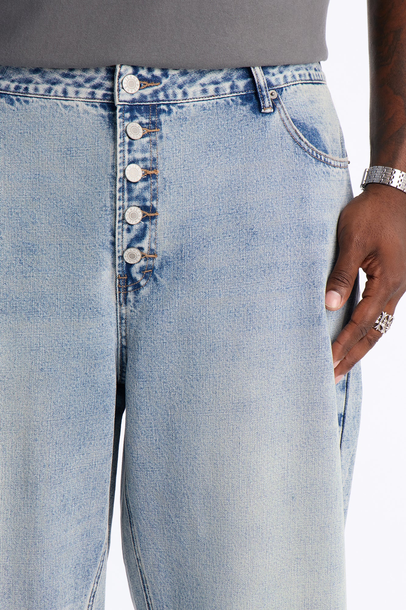 Baggy Button Riot Jeans - Light Blue Wash